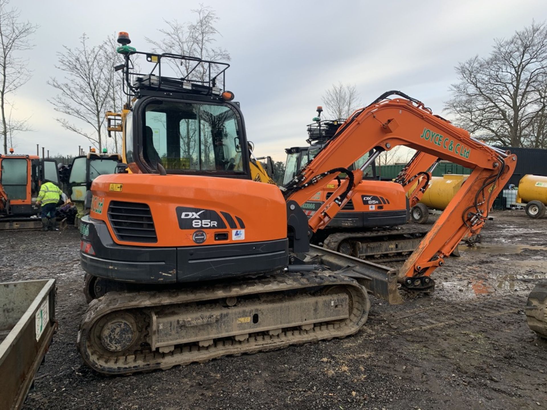 Doosan, DX85R-3 8.5 Ton Excavator Serial No. DHKCEAAVE6002296 Date of Manufacture: 2018 Rubber - Image 4 of 5