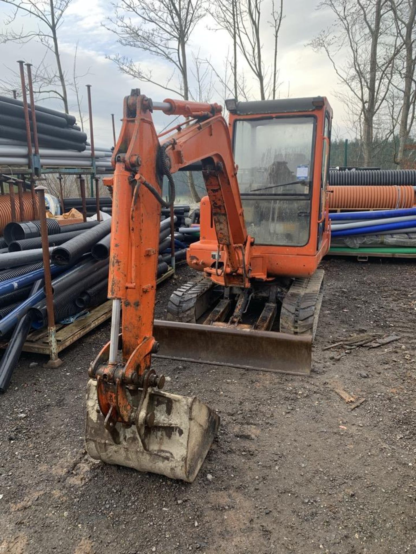 Daewoo, 030 3 Ton Excavator Date of Manufacture: 2002 rubber tracks 5x Buckets Ref: JEX10