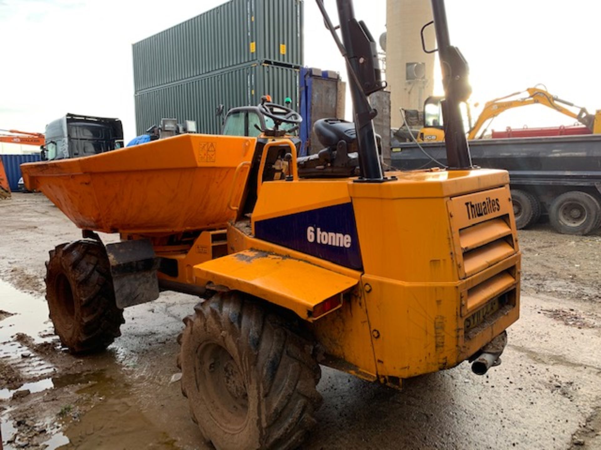 Thwaites 6 tonne swivel dump truckSerial No. SLCM666Z1105B9991 (2011) - Image 2 of 8