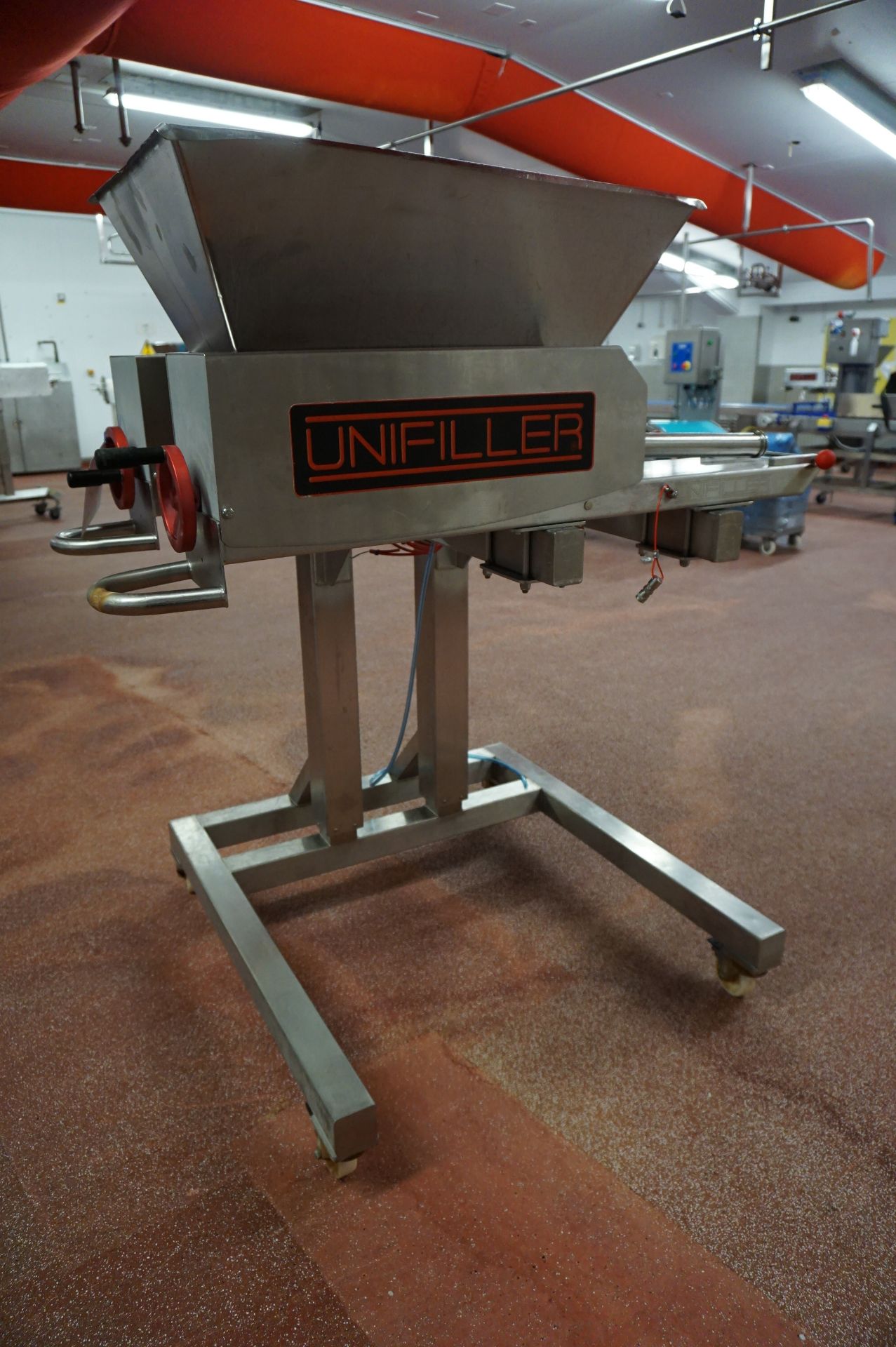 Unifiller, Model: PRO1000i, mobile twin lane depositor, Serial No. 10660 with hopper infeed and - Image 4 of 5