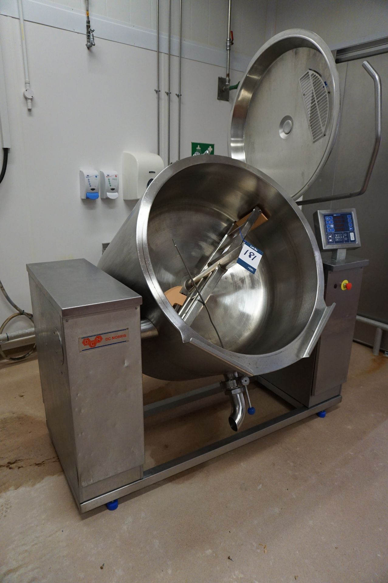 DC Norris, Model: MM300, 300kg cooking vat, Serial No. N2723 (2012) with tilting function and Joni