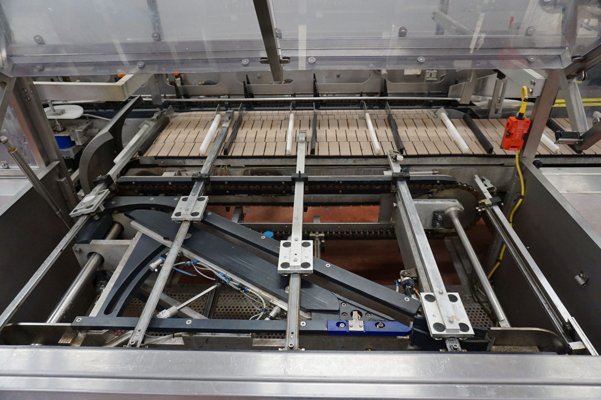 Bradman Lake Packaging Station Comprising: curved plastic slat decline conveyor to motorised - Image 12 of 16