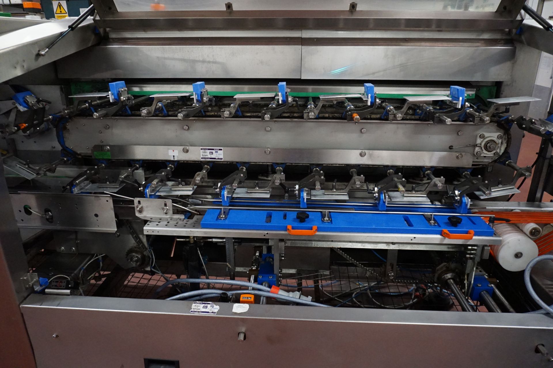 Kliklok Packing Station Comprising: motorised decline belt conveyor, Approx 5m with WMH control - Image 4 of 12