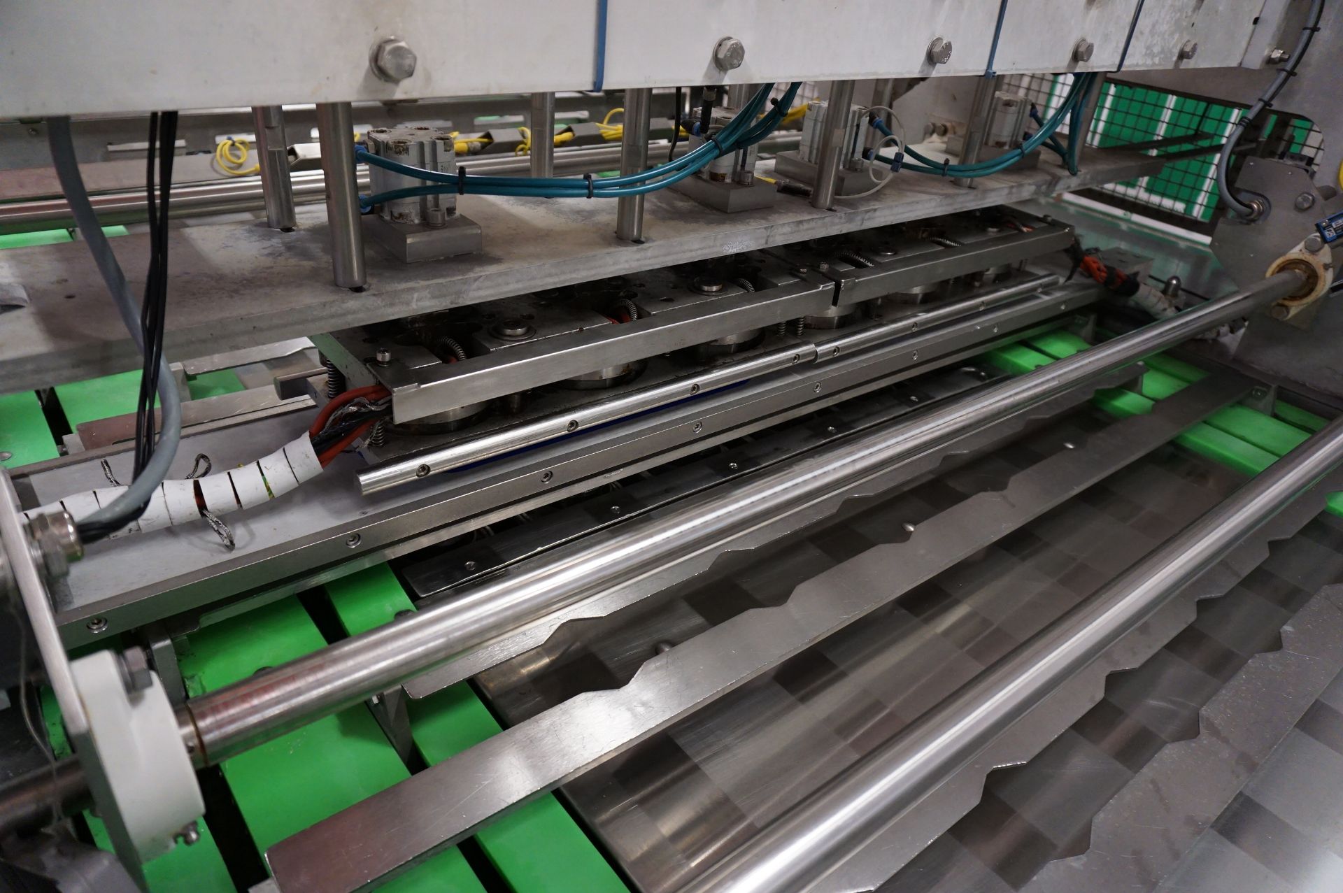 Trepko Pot Product Line (Approx 16m) Comprising: Adjustable width continuous conveyor; 6 lane pot - Image 11 of 29