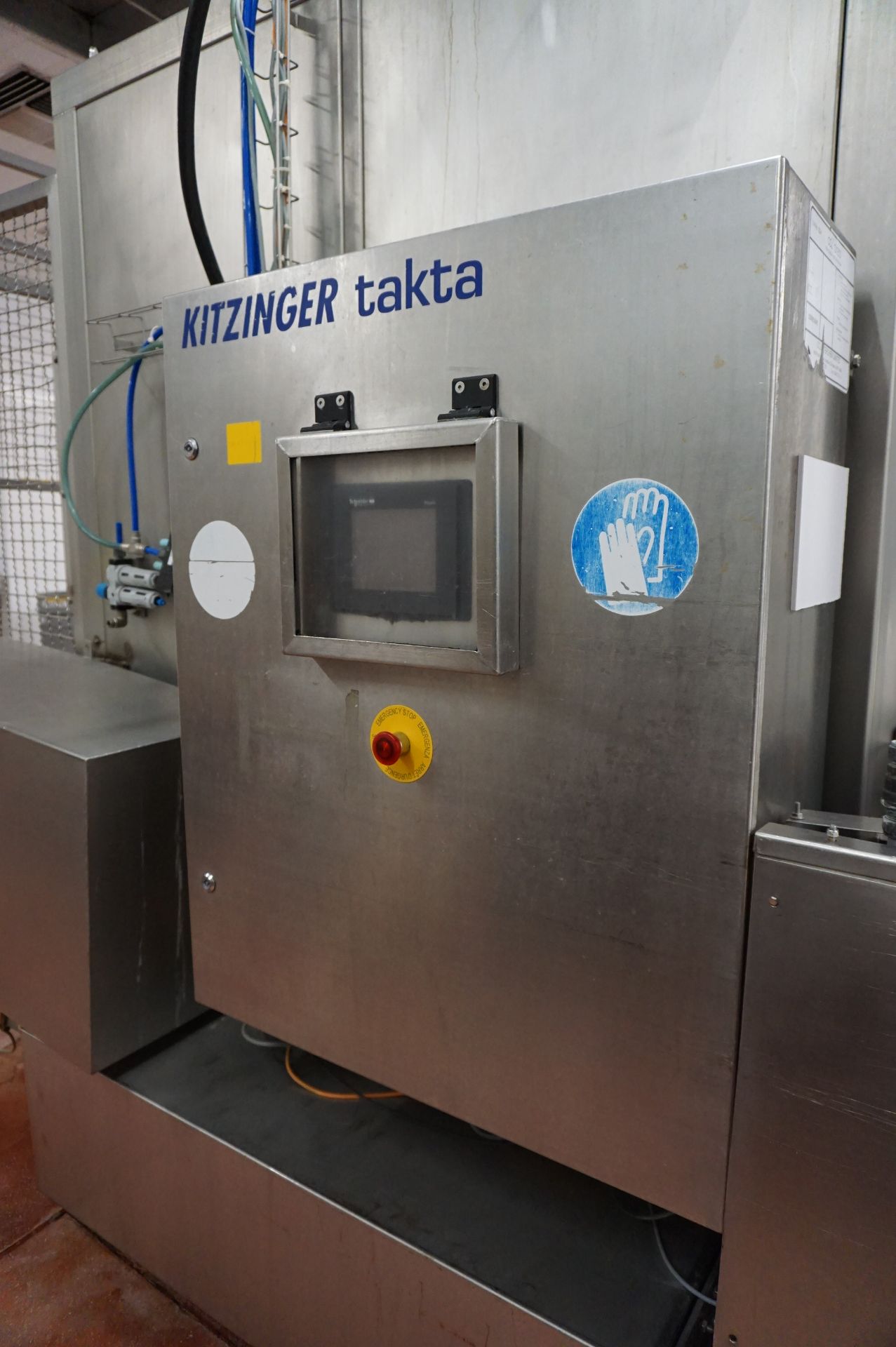 Kitzinger Takta, twin station bin wash system with Schneider Electric controls - Image 6 of 10