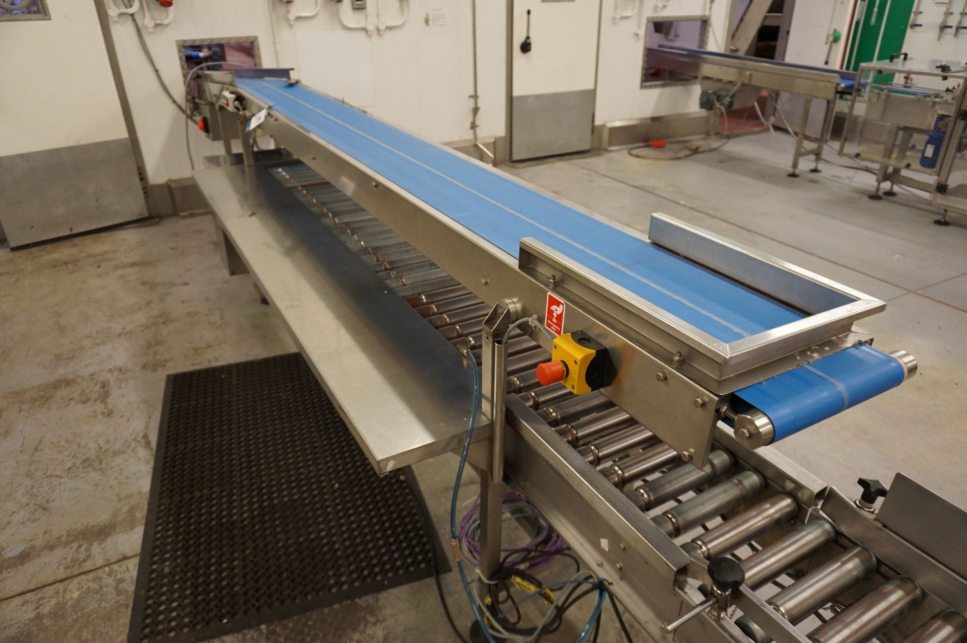 WCL motorised up and over incline belt conveyor, 6m (l) belt width: 300mm with under gravity - Image 2 of 3