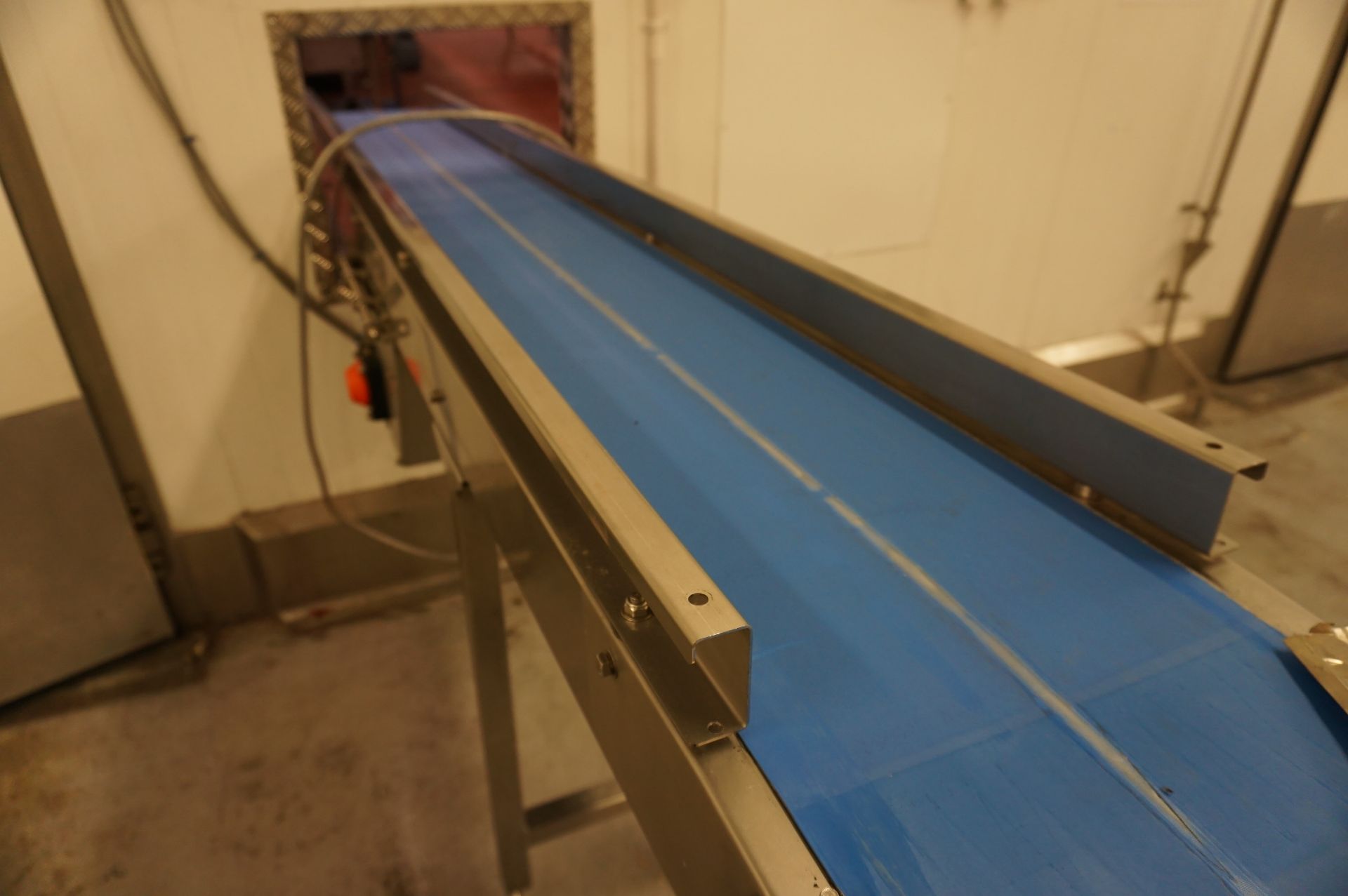 WCL motorised up and over incline belt conveyor, 6m (l) belt width: 300mm with under gravity - Image 3 of 3