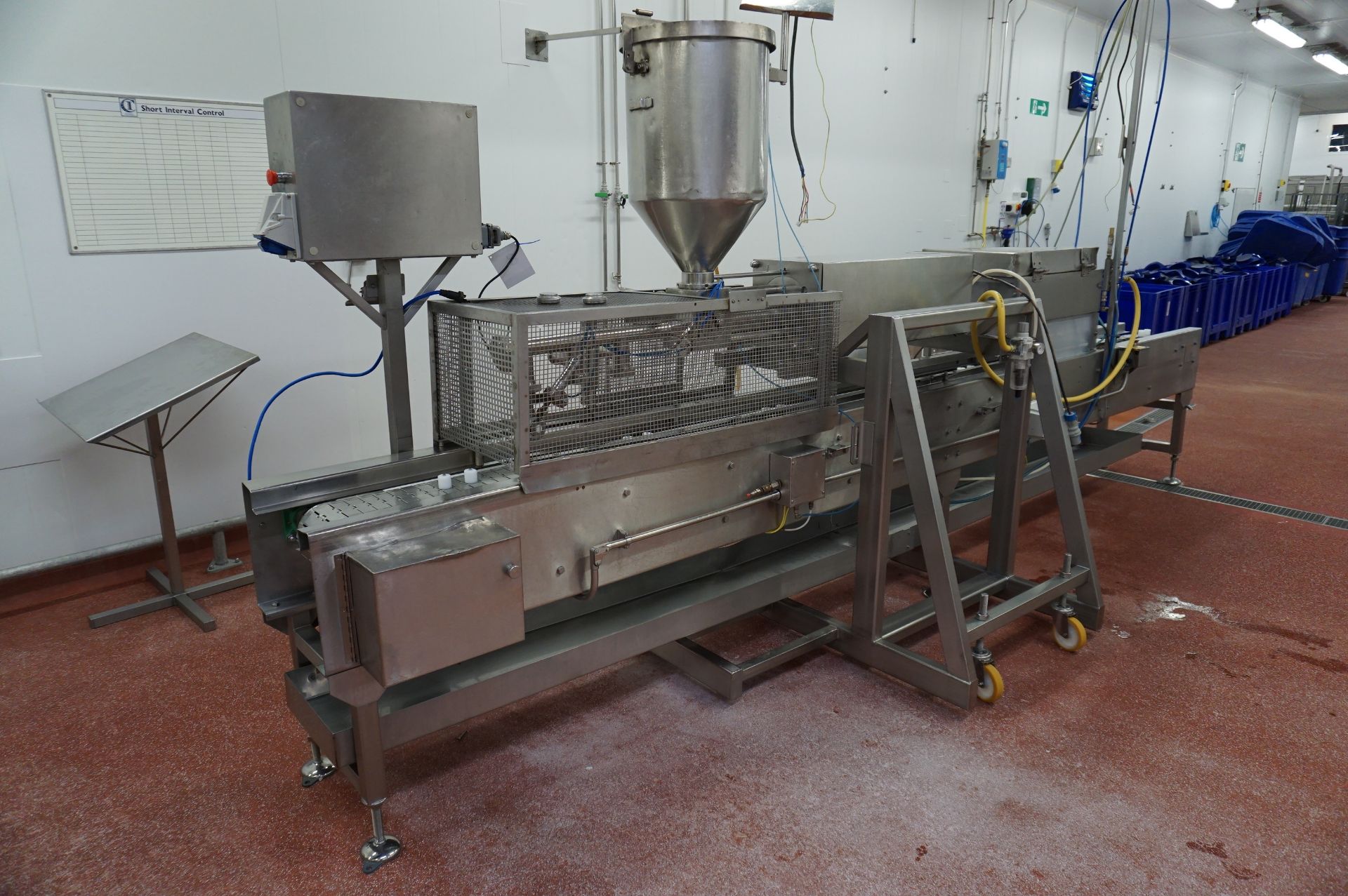 Apple, sponge line comprising: through feed conveyor, width: 50mm; hopper infeed and M2000 depositor - Image 2 of 12