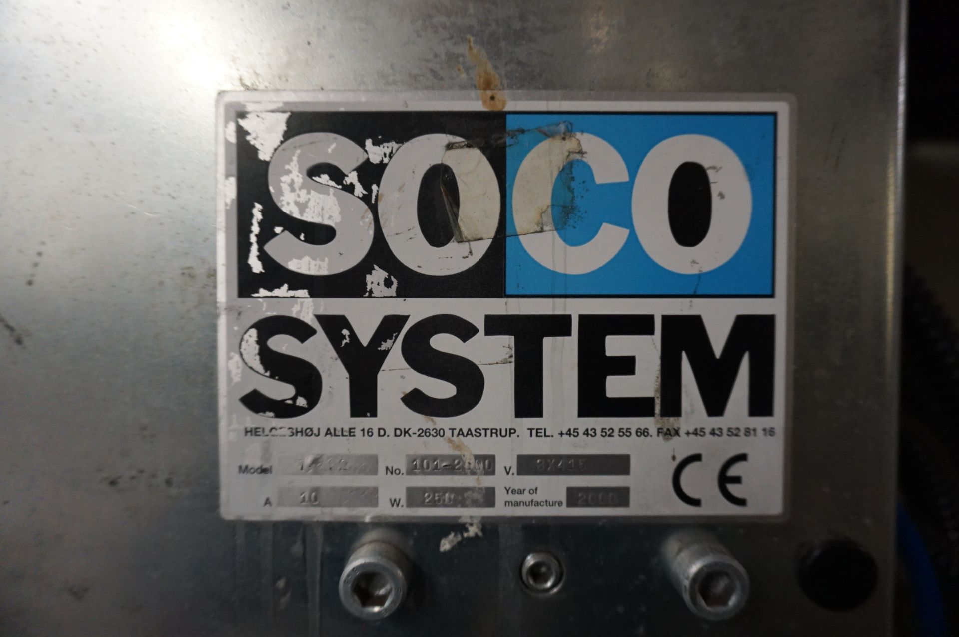 Soco System, Model: T402 box taping machine, Serial No. 101-2000 (2000) with infeed/outfeed - Image 7 of 7