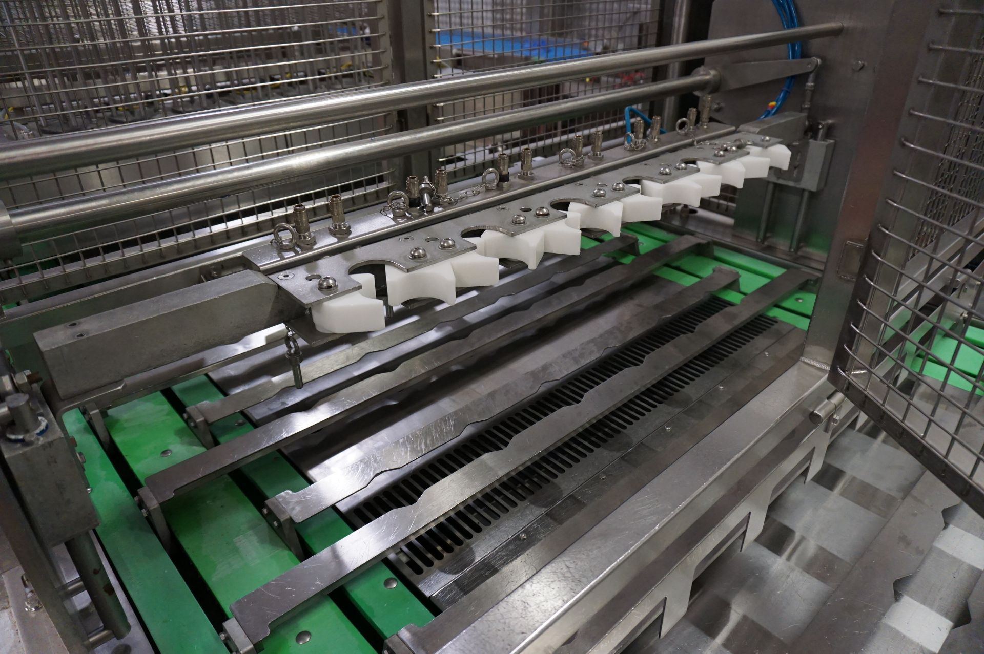 Trepko Pot Product Line (Approx 16m) Comprising: Adjustable width continuous conveyor; 6 lane pot - Image 7 of 29