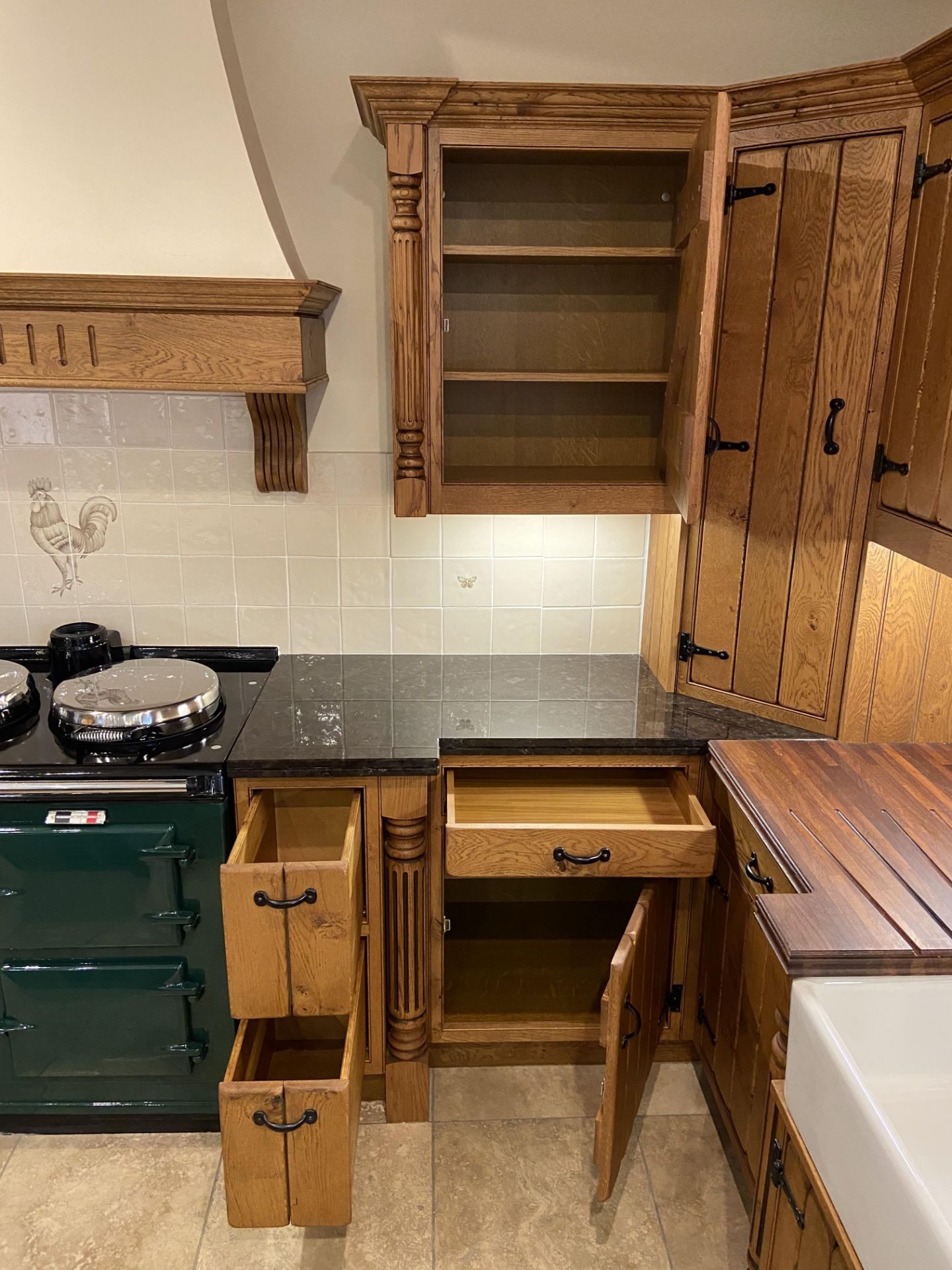 "Waterford" English country cottage style solid oak handmade ex-display kitchen with soft close - Image 7 of 9