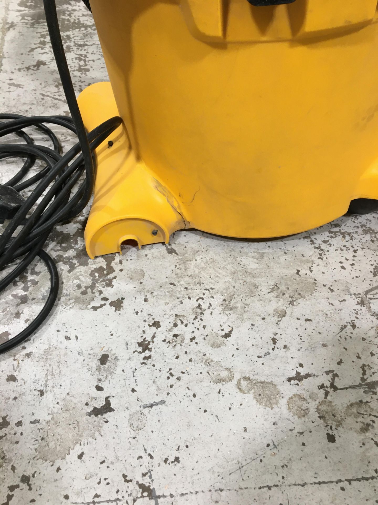 Mirka 915 L *GB* 230v vacuum dust extraction unit, Serial No. 0261073/1505 with flexi hose (No - Image 3 of 3
