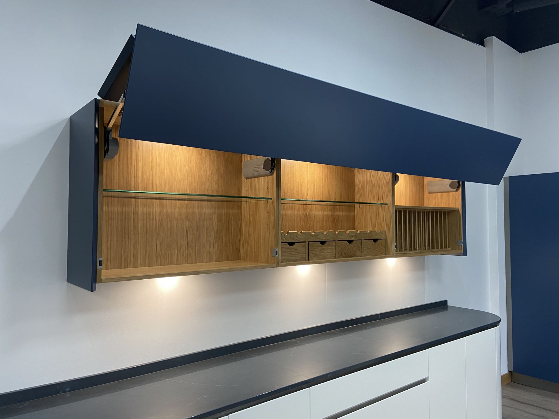 "Luna" handle less contemporary design ex-display kitchen with soft close drawers and doors finished - Image 8 of 16