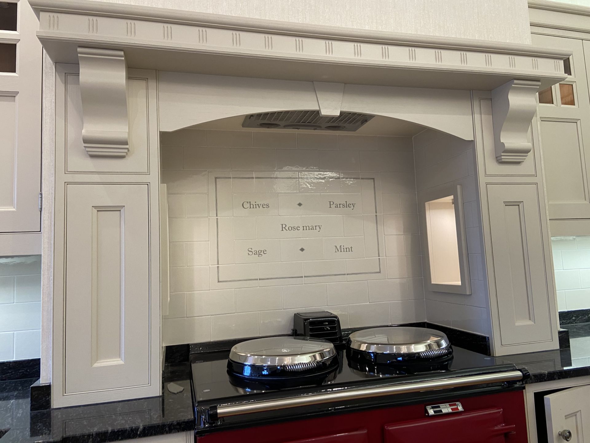 "Windsor and Kensington" traditional shaker style solid oak painted ex-display kitchen with soft - Image 10 of 14