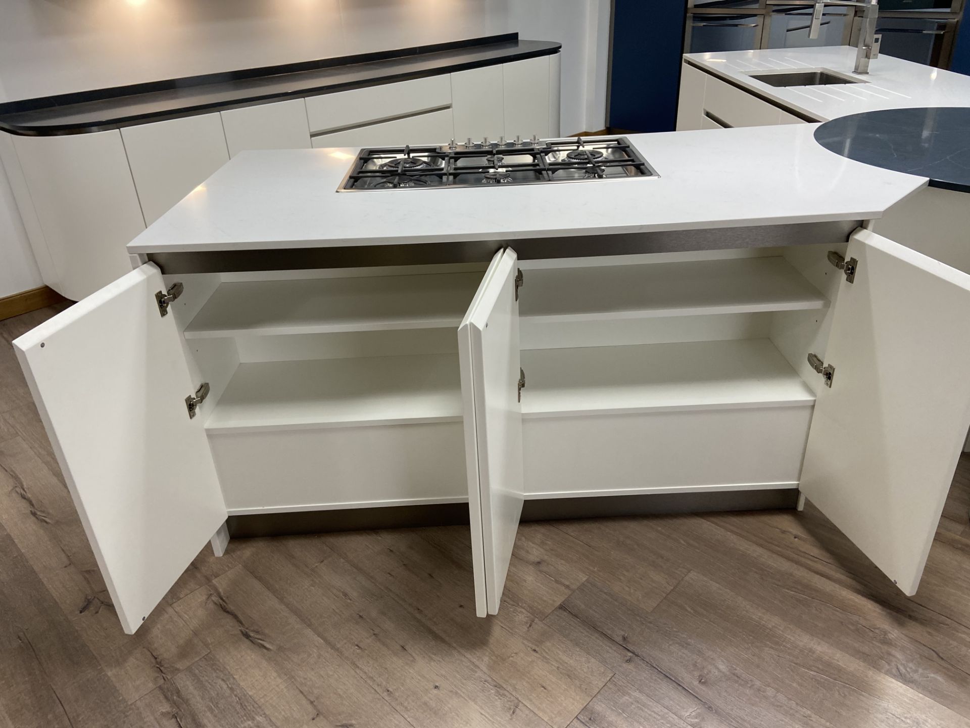 "Luna" handle less contemporary design ex-display kitchen with soft close drawers and doors finished - Image 15 of 16