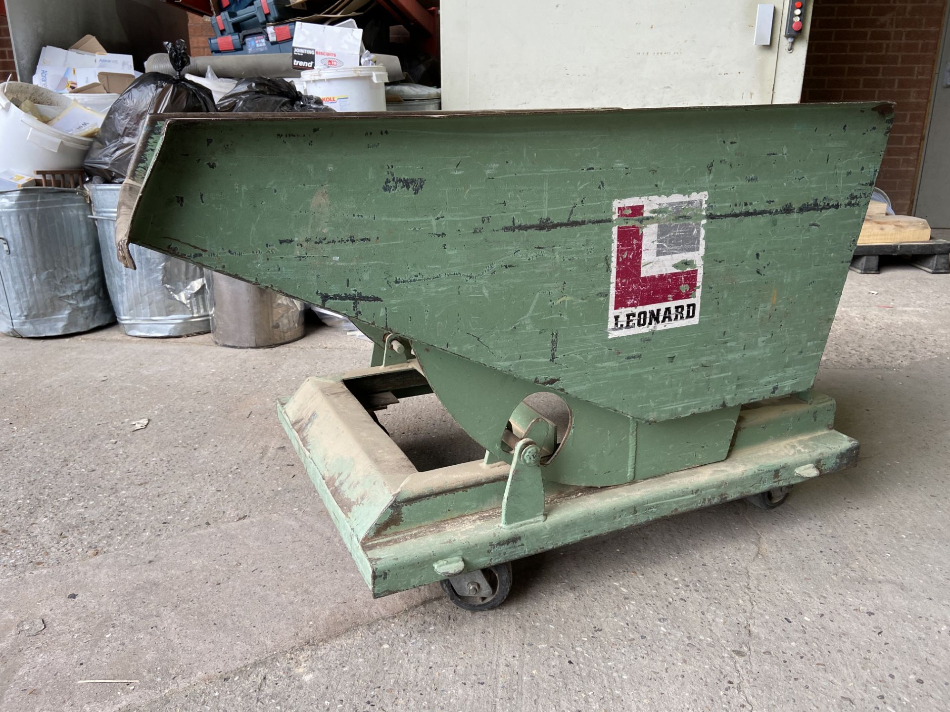 Leonard 0.5 yard skid mounted tipping skip, loading size. 770mm x 1,180mm (NB: lot photo for