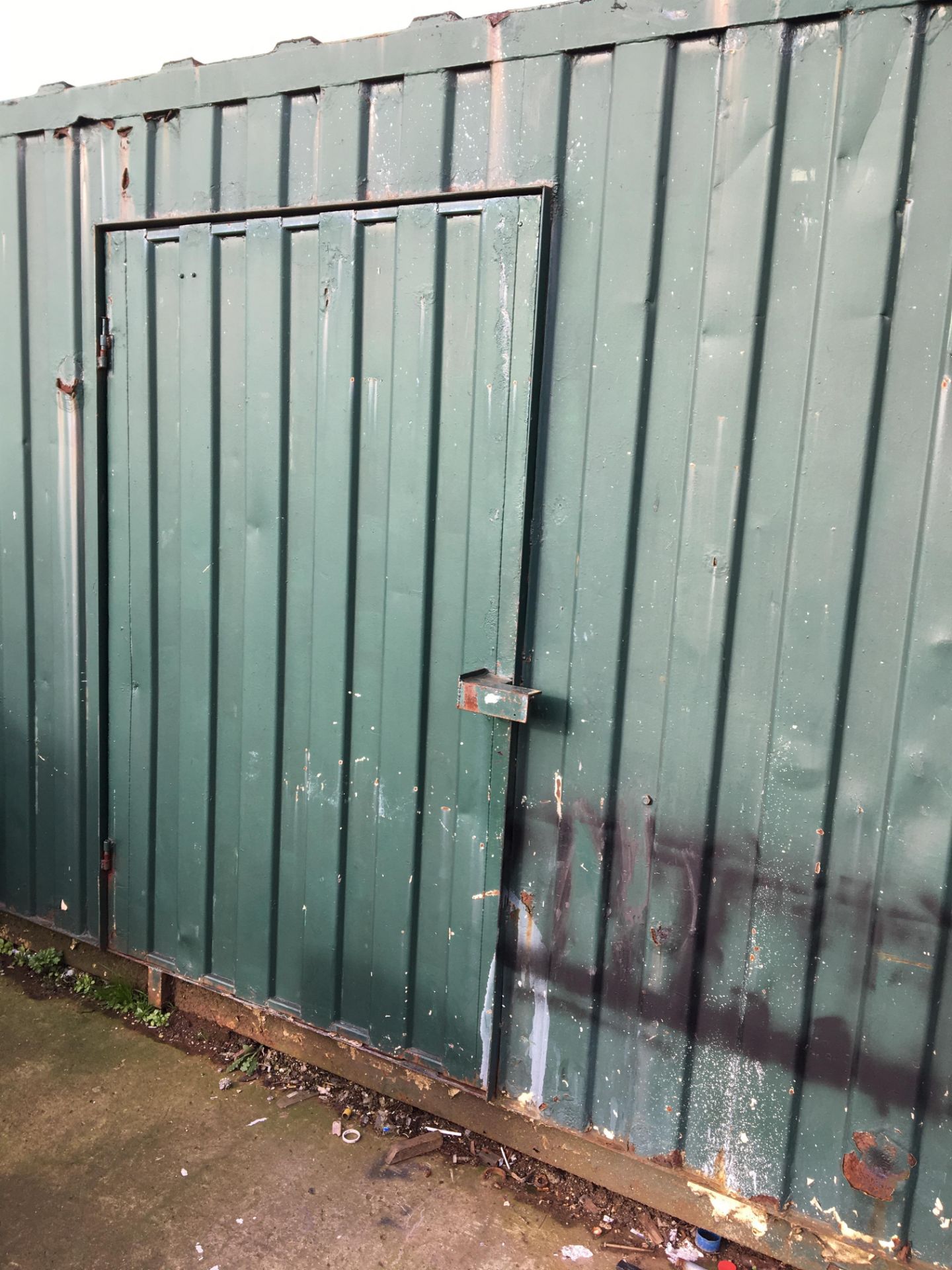 Steel 30' shipping container with pedestrian side door, electrics and extraction including - Image 4 of 21