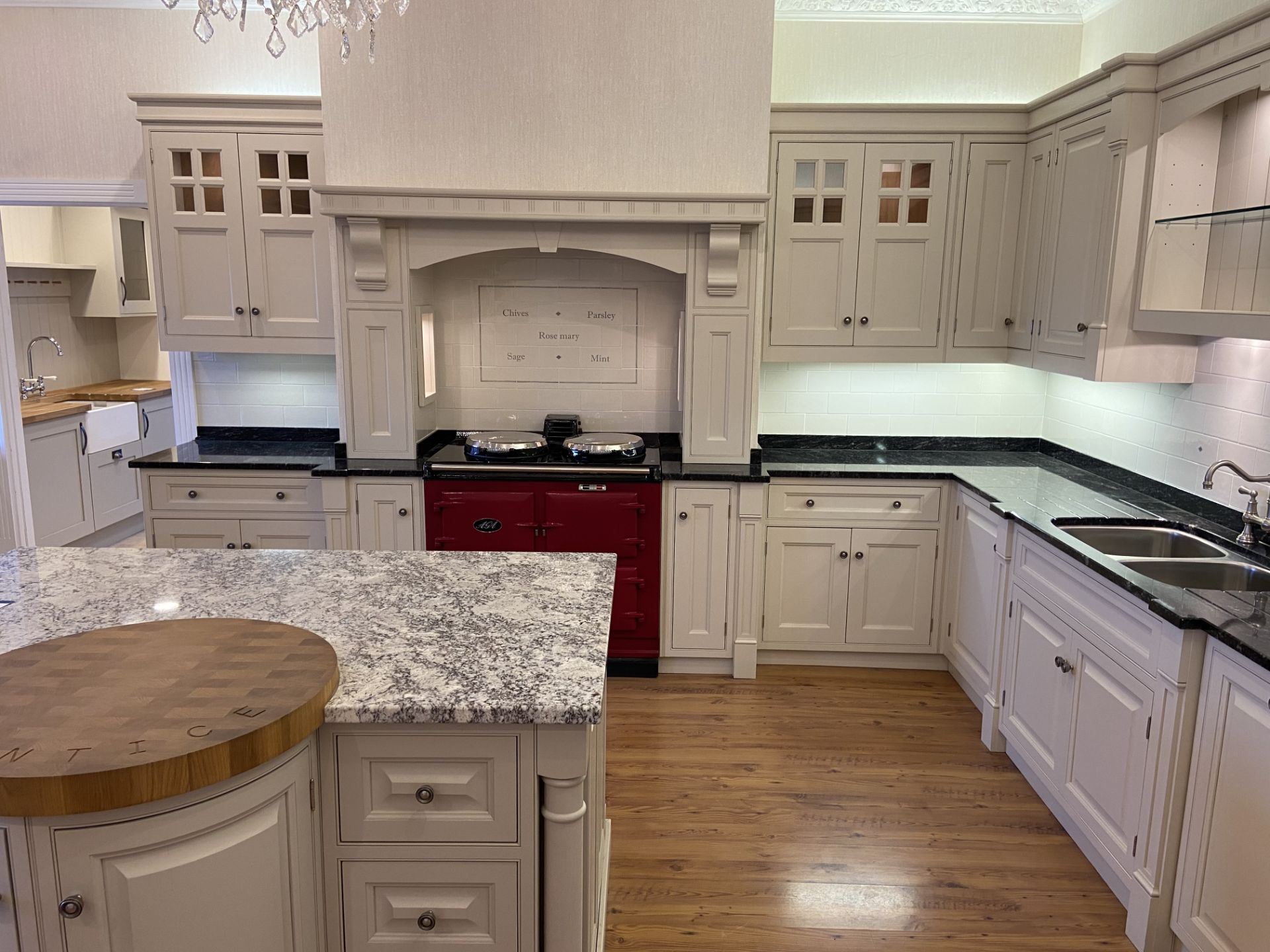"Windsor and Kensington" traditional shaker style solid oak painted ex-display kitchen with soft - Image 4 of 14