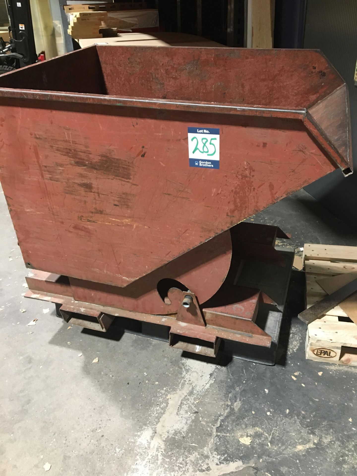 Make unknown skid mounted tipping skip, loading size: 960mm x 1,300mm (Location: Brent)