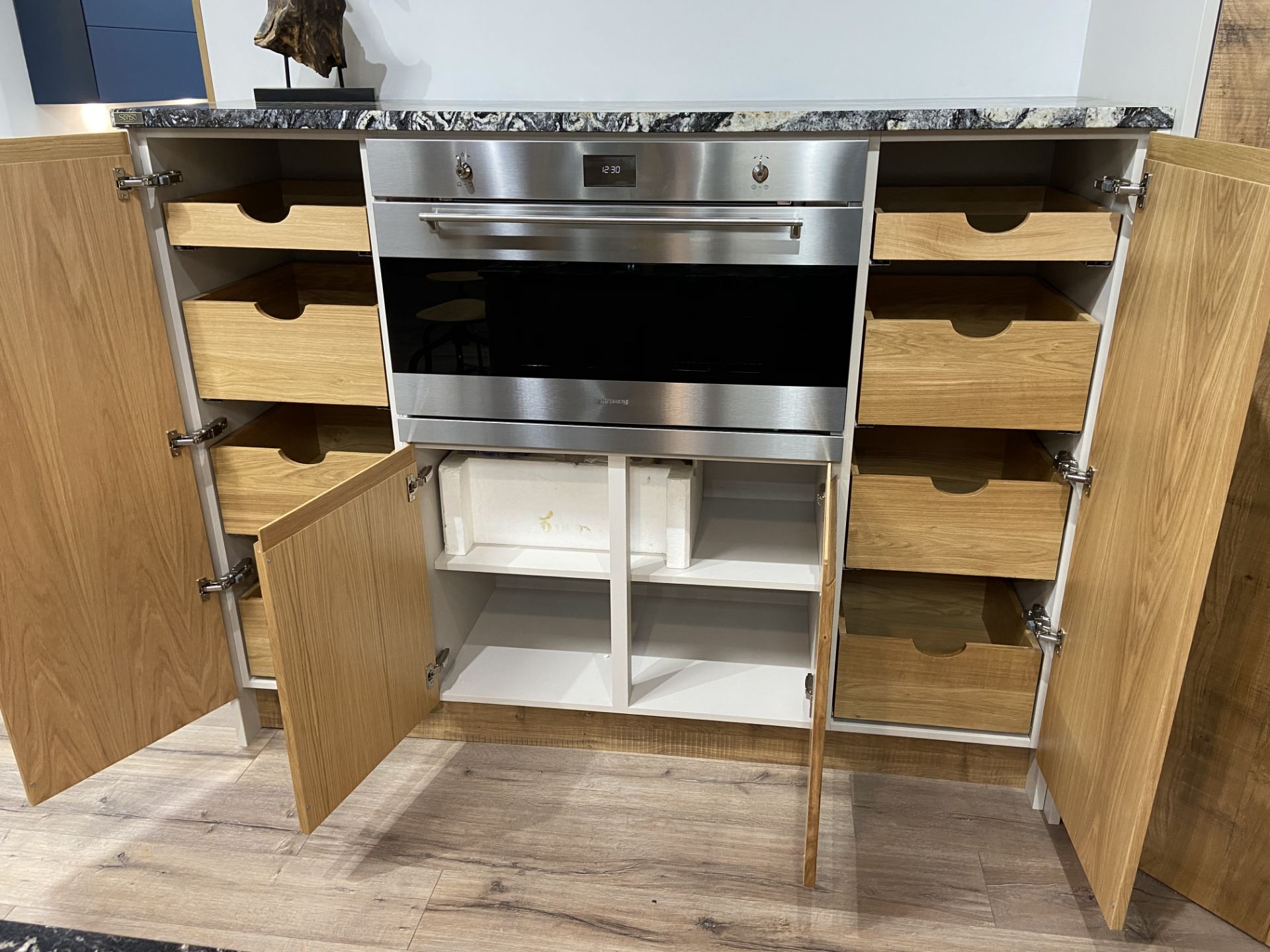 "Bakewell" urban rustic solid oak planked (with 'J' handle) ex-display kitchen with soft close doors - Image 5 of 11