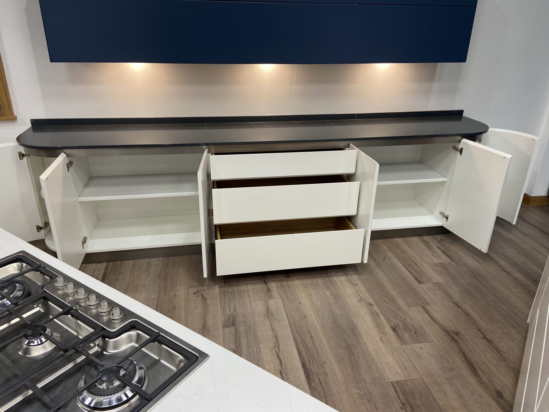 "Luna" handle less contemporary design ex-display kitchen with soft close drawers and doors finished - Image 9 of 16