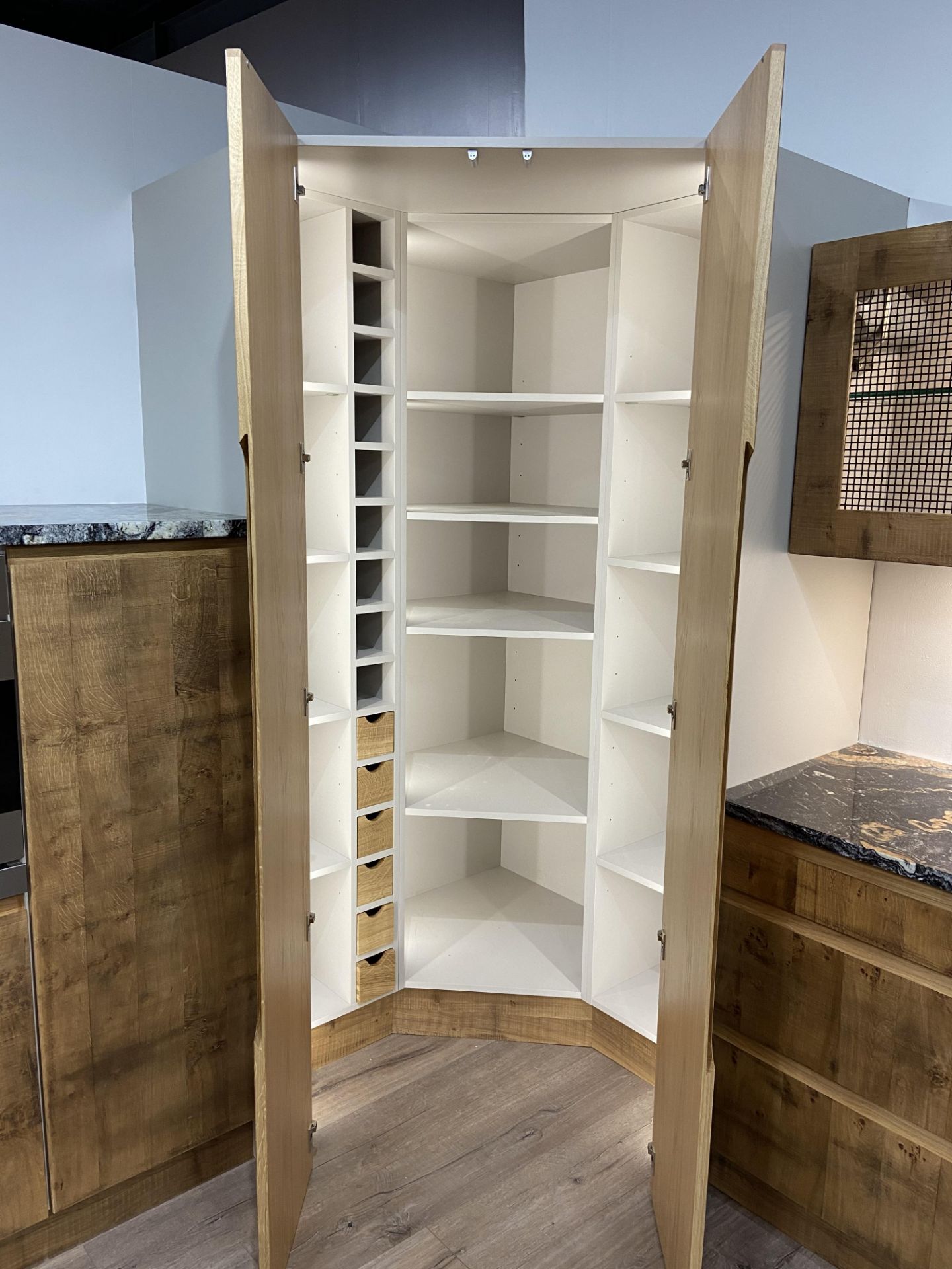 "Bakewell" urban rustic solid oak planked (with 'J' handle) ex-display kitchen with soft close doors - Image 6 of 11