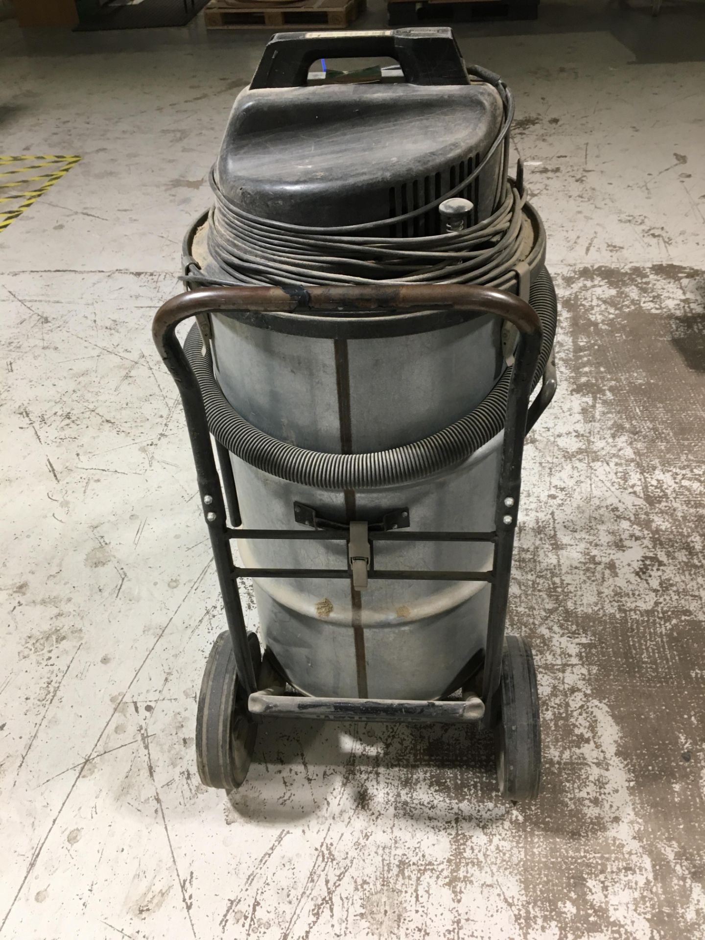 Numatic NTD 2002 trolley mounted 230V industrial vacuum, Serial No. 973108598 (Location: Brent) - Image 4 of 4