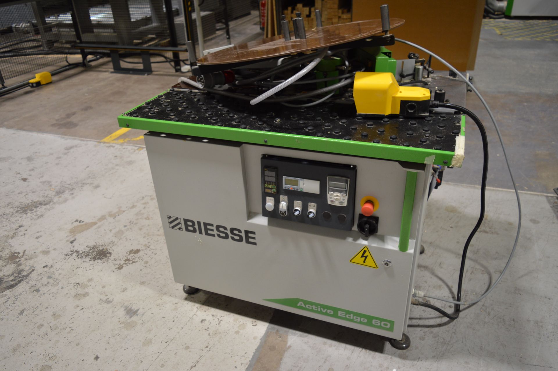 Biesse Active Edge 60 single sided edge bander, Serial No. 06920 (2015). Weight: 250 kg; table size: