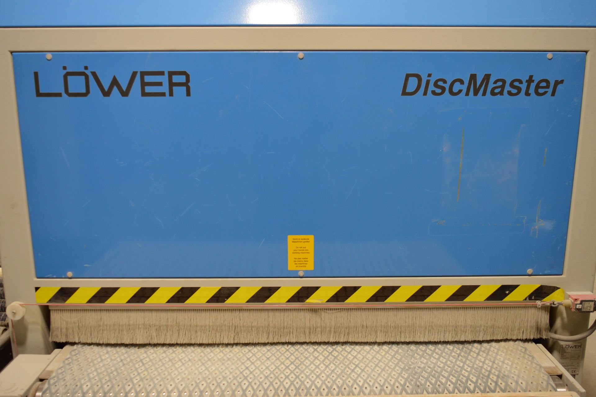 Lower Discmaster, Type: DMDDDBB through-feed sanding and denibbling machine, Serial No. 10765 (2006) - Image 4 of 7