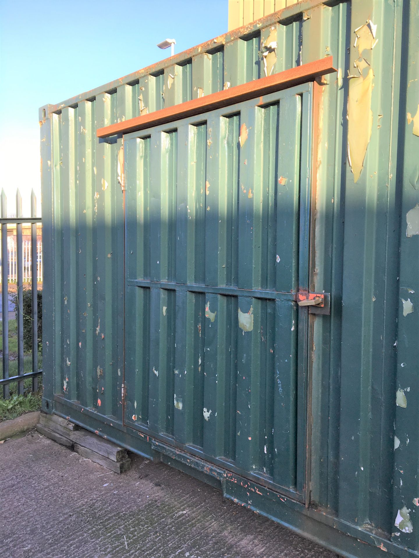 Steel 30' shipping container with pedestrian side door, ply lining and wooden flooring complete with - Image 2 of 9