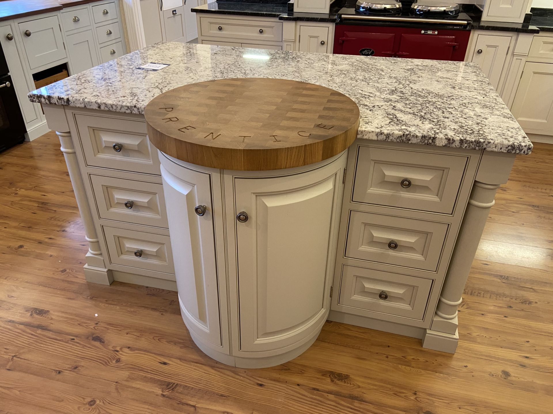 "Windsor and Kensington" traditional shaker style solid oak painted ex-display kitchen with soft - Image 5 of 14