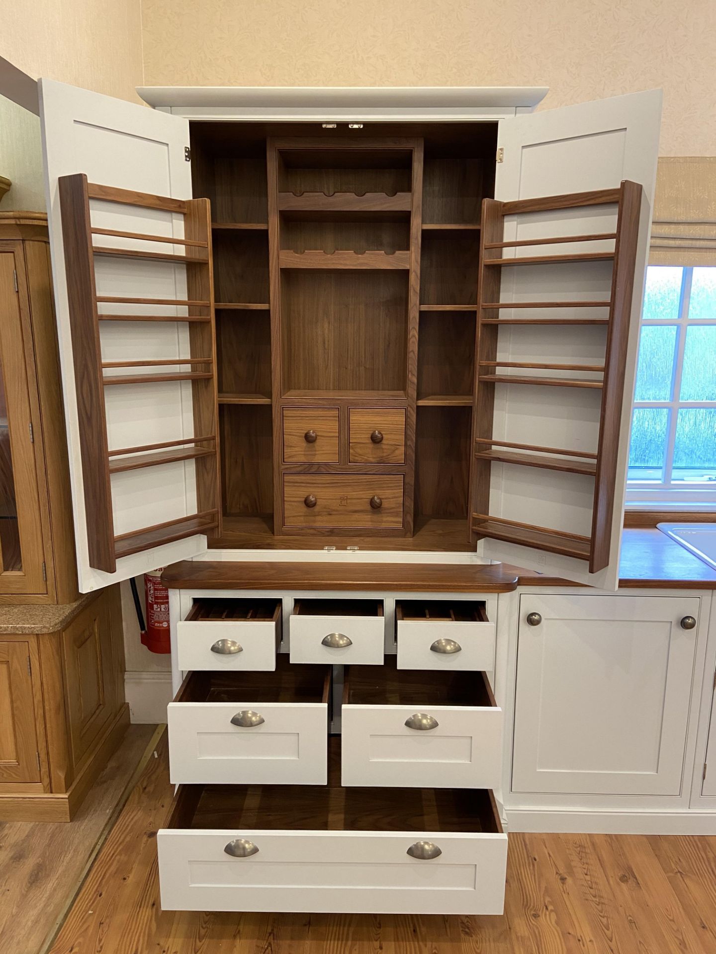 "Cleveland" painted shaker country style ex-display kitchen with "Butlers" pantry, contrasting - Image 5 of 8