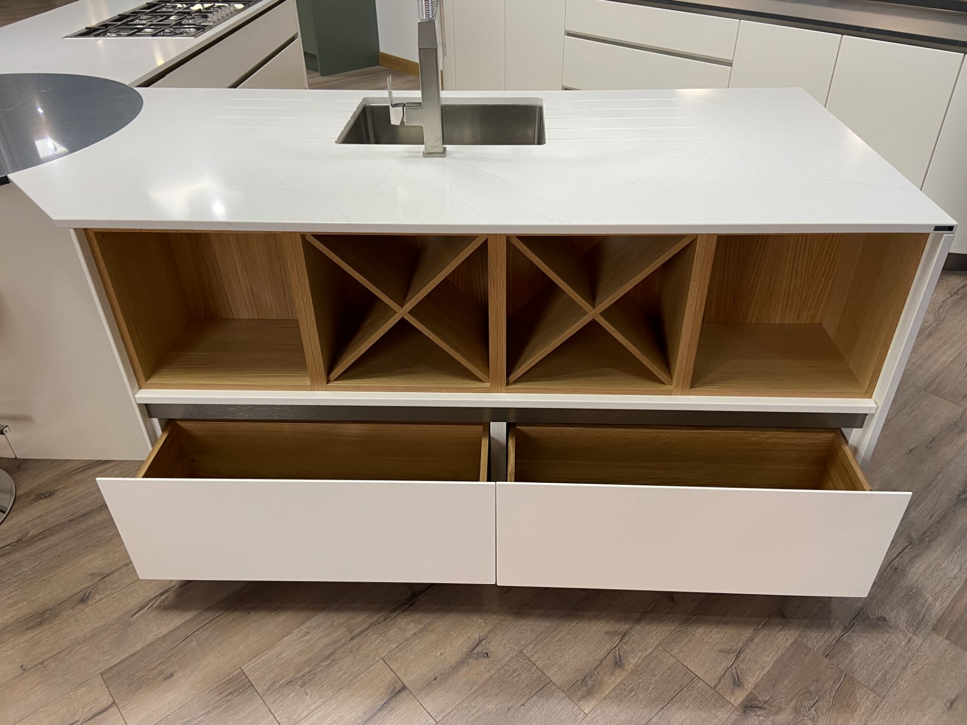 "Luna" handle less contemporary design ex-display kitchen with soft close drawers and doors finished - Image 16 of 16