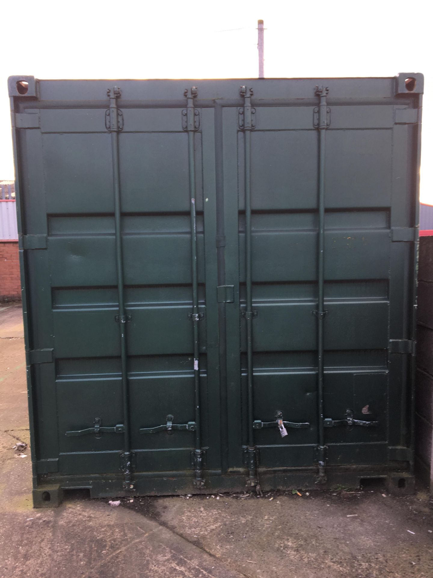 Steel 20' shipping container with rear pedestrian door comprising a bay of lightweight racking and - Image 2 of 12