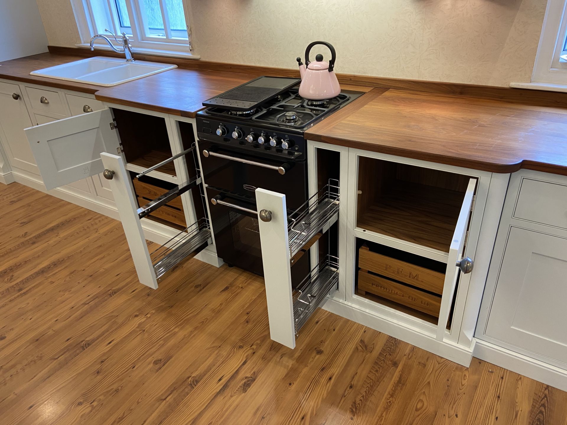 "Cleveland" painted shaker country style ex-display kitchen with "Butlers" pantry, contrasting - Image 7 of 8