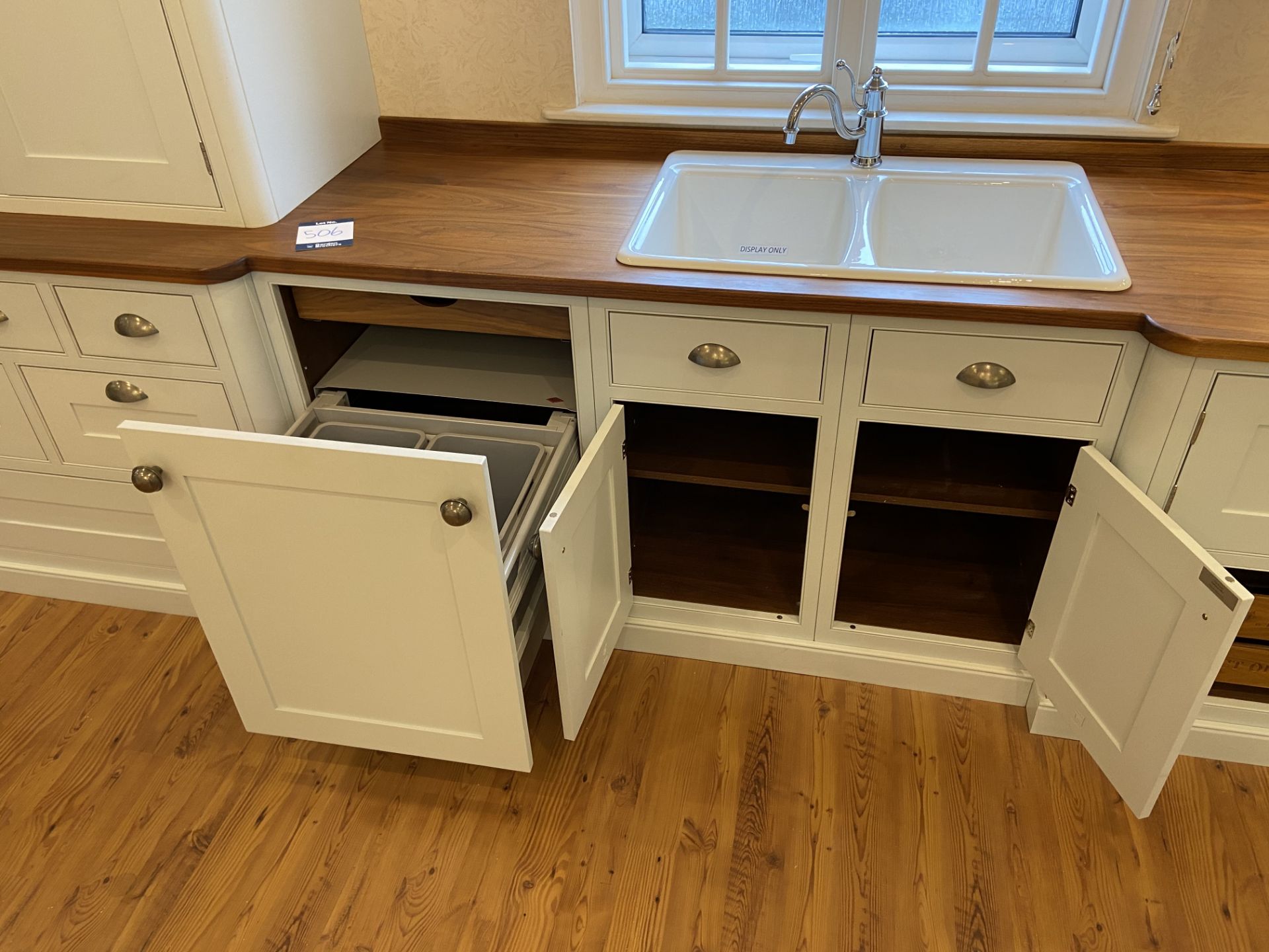 "Cleveland" painted shaker country style ex-display kitchen with "Butlers" pantry, contrasting - Image 6 of 8