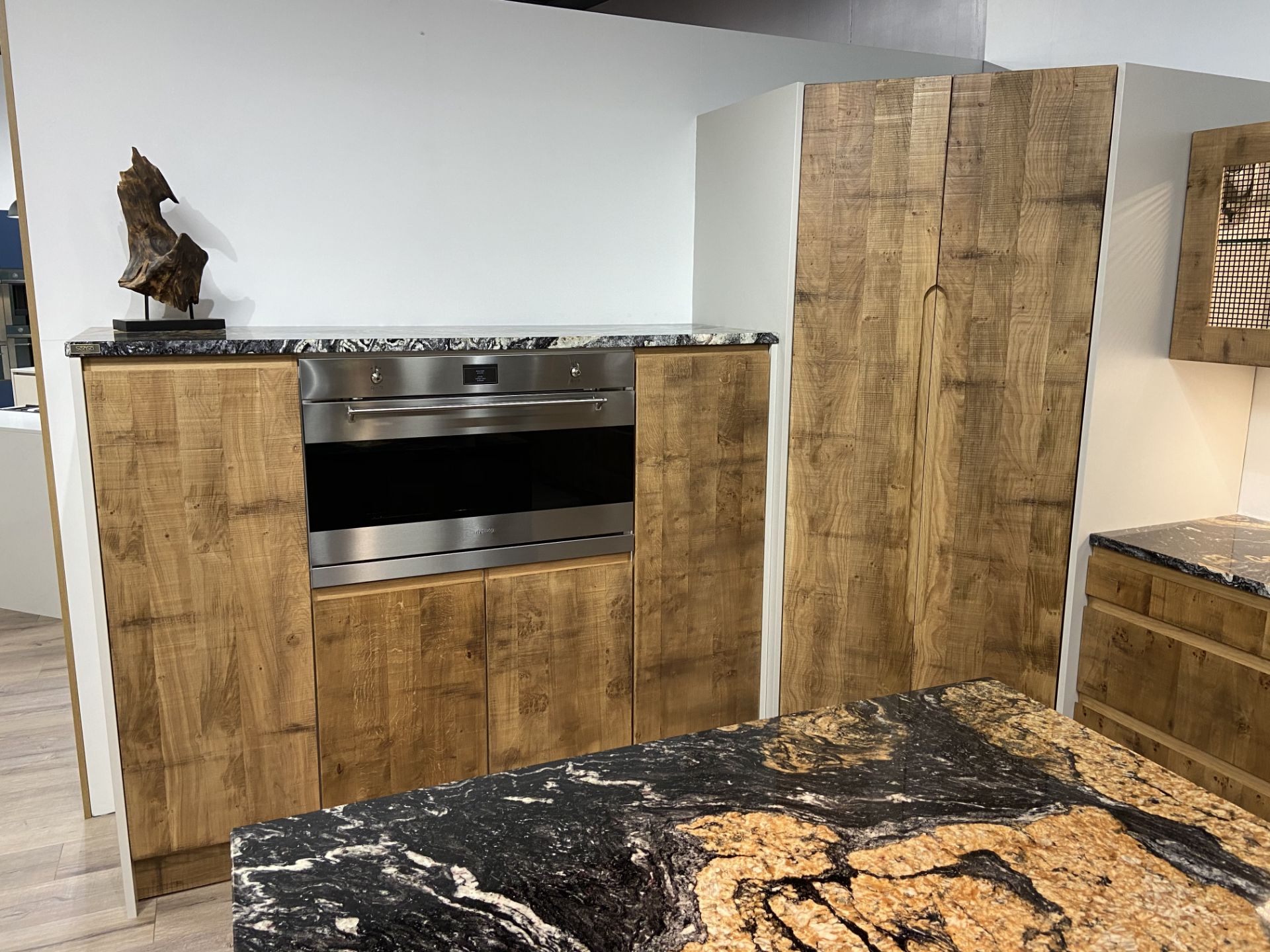 "Bakewell" urban rustic solid oak planked (with 'J' handle) ex-display kitchen with soft close doors - Image 3 of 11