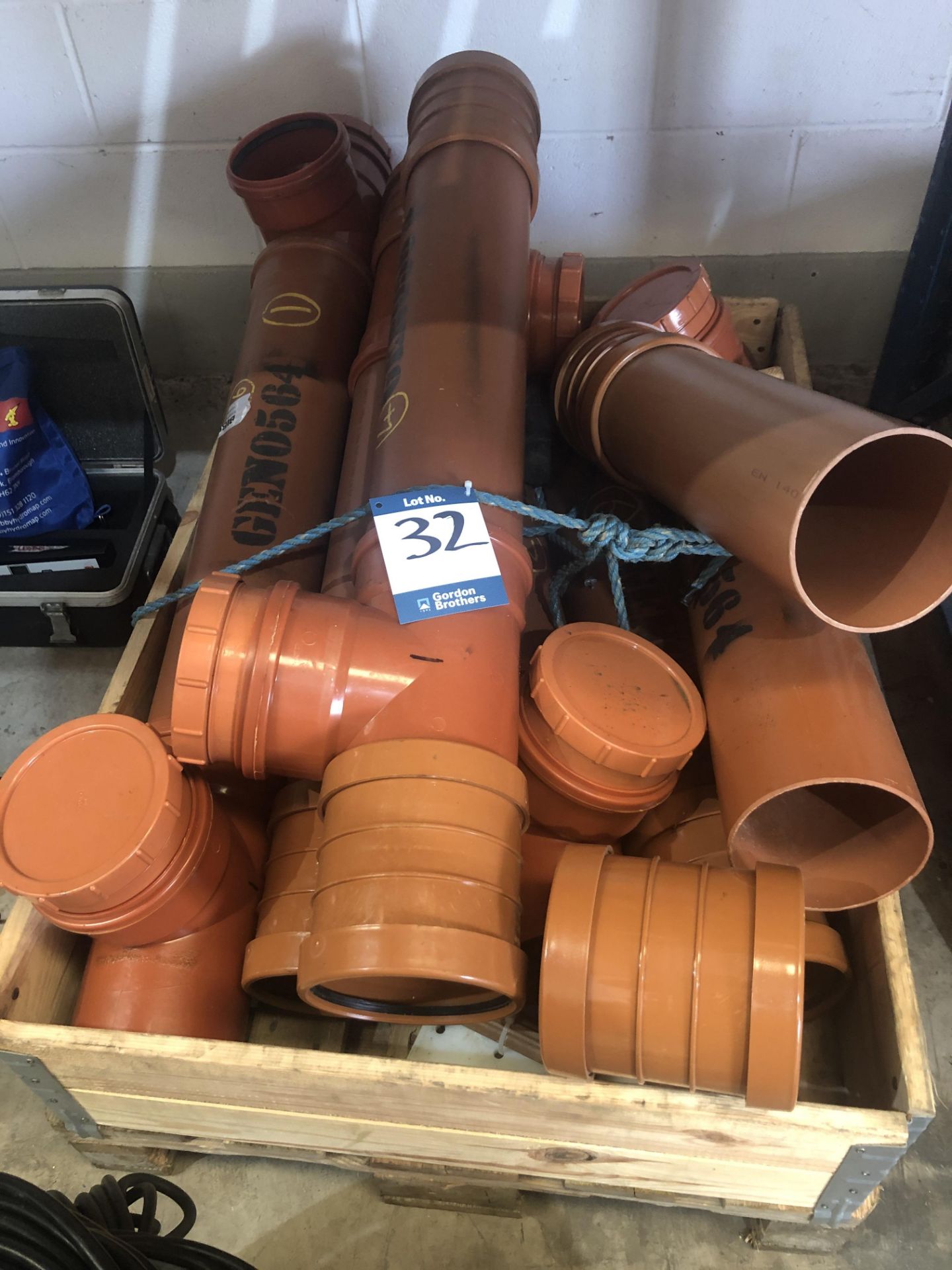 Plastic calibration test pipes, as lotted