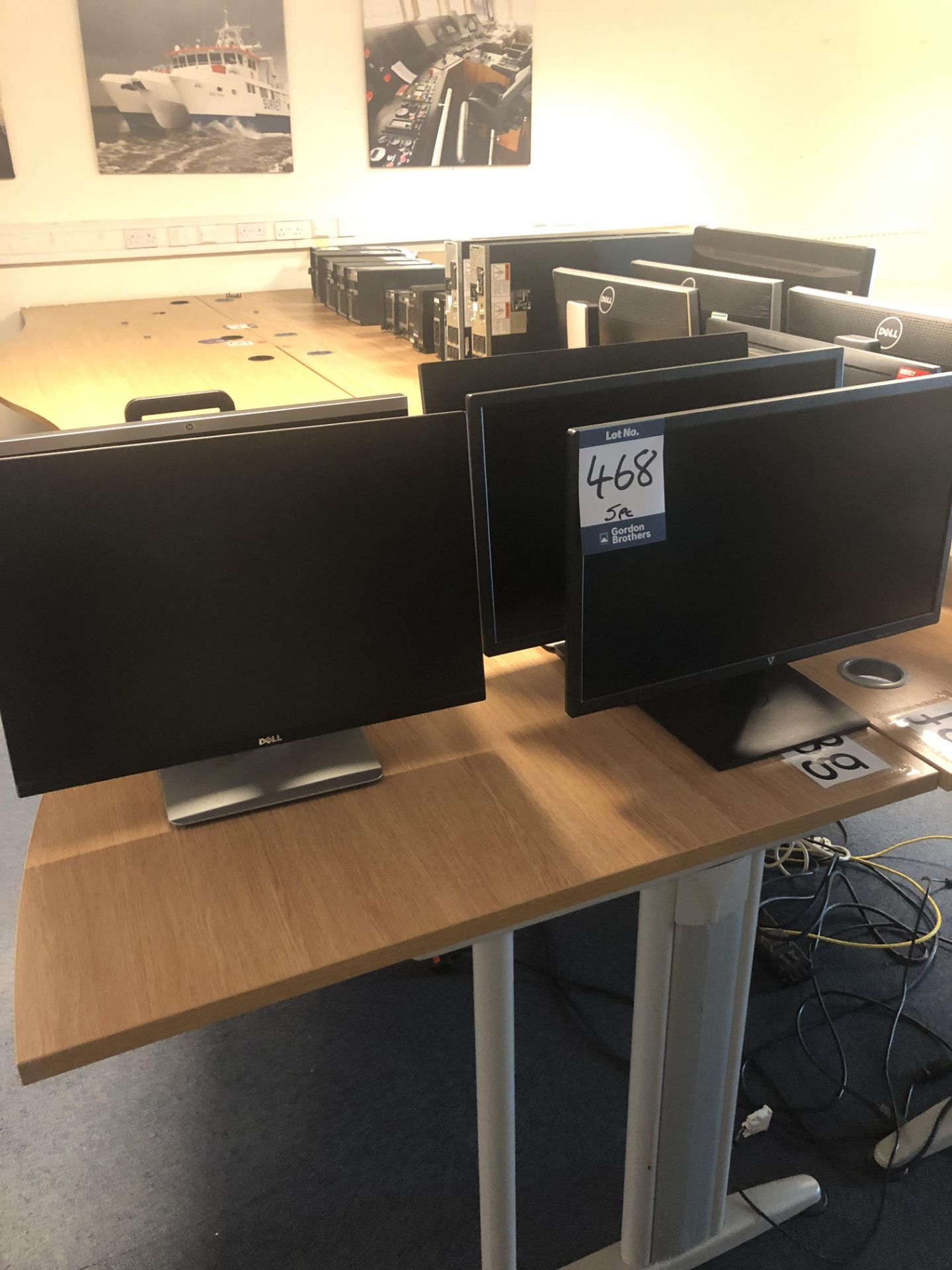 5 x assorted flat screen monitors