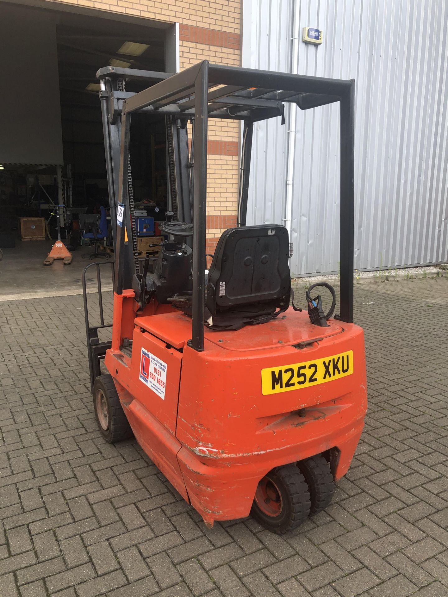 Lansing linde type E15Z electric 3 wheel forklift truck, with side shift cap: 1500kg, max lift - Image 4 of 7