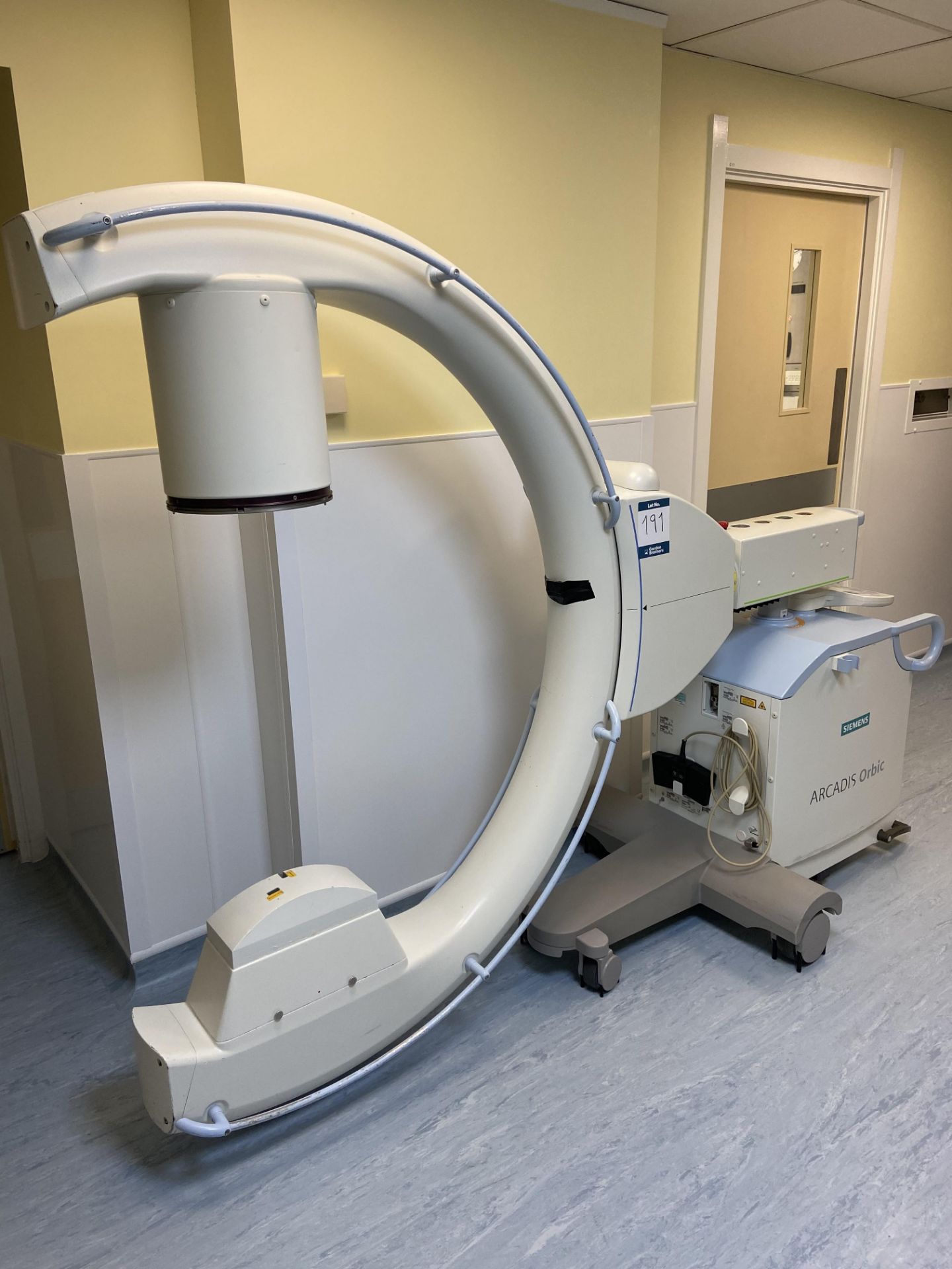 Siemens Model - 08081080 Arcadis Orbic C-arm fluoroscope mobile X-ray machine with twin monitor - Image 2 of 6