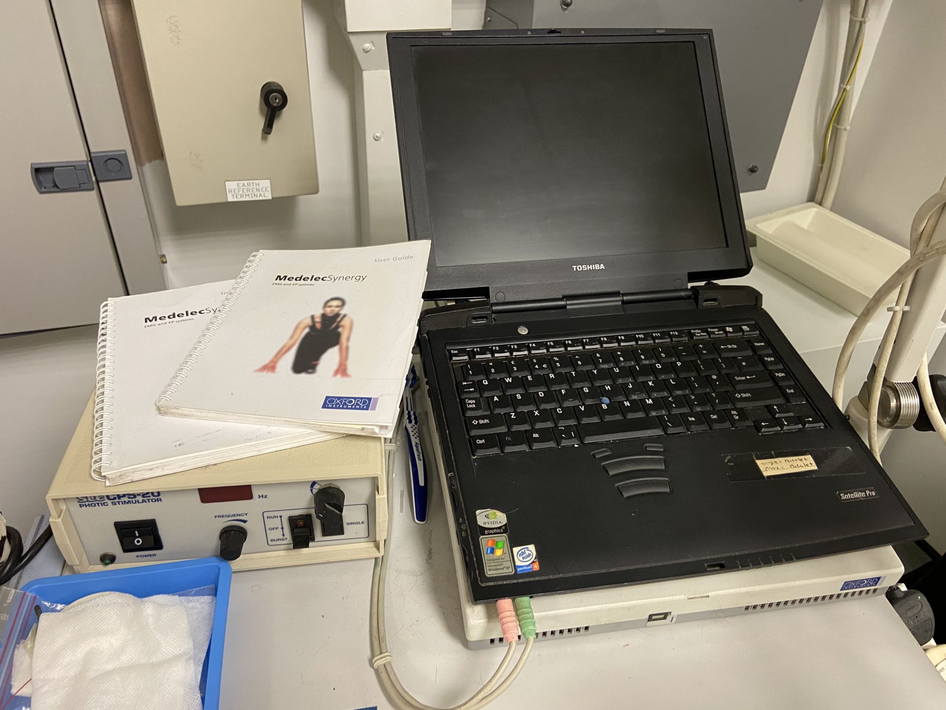 Oxford Medelec synergy trolley mounted neurodiagnostic system, model 040C005 & 040C008 and a SLE - Image 3 of 4