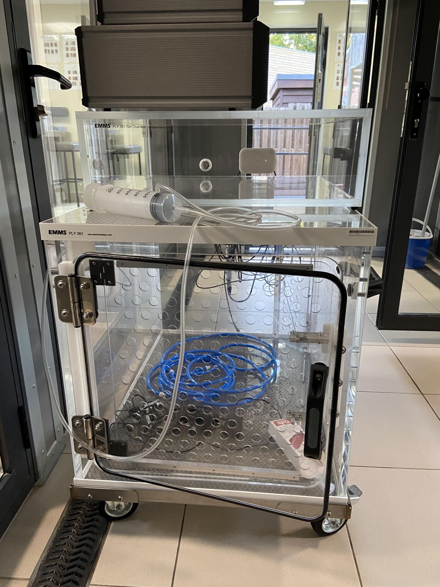 EMMS plethysmography system comprising; EMMS high-capacity bias flow, model. Air 730, Serial No. - Image 2 of 5