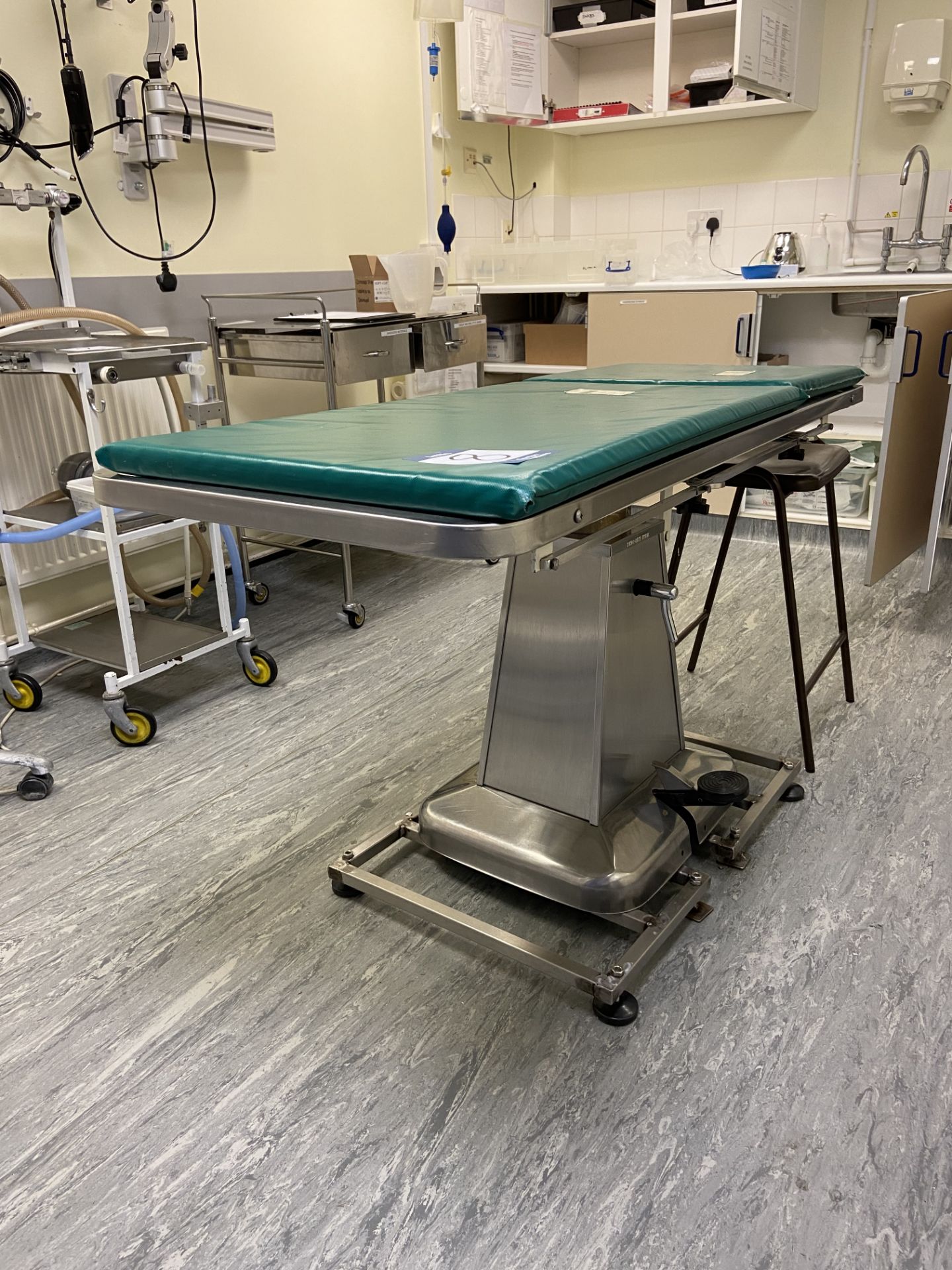Contents of Minor Procedures Room including Shor-Line Kcmo stainless steel operating table with - Image 2 of 10