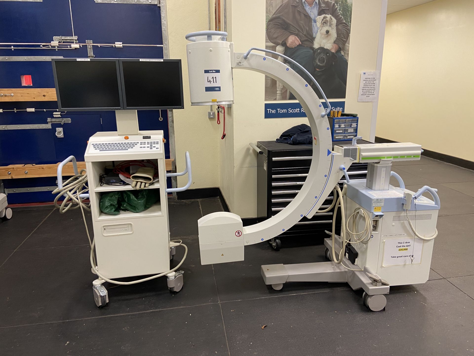 Siemens 'Siremobil Compact L' C arm mobile X-ray machine (2013) S/no 32280, with model 10397400