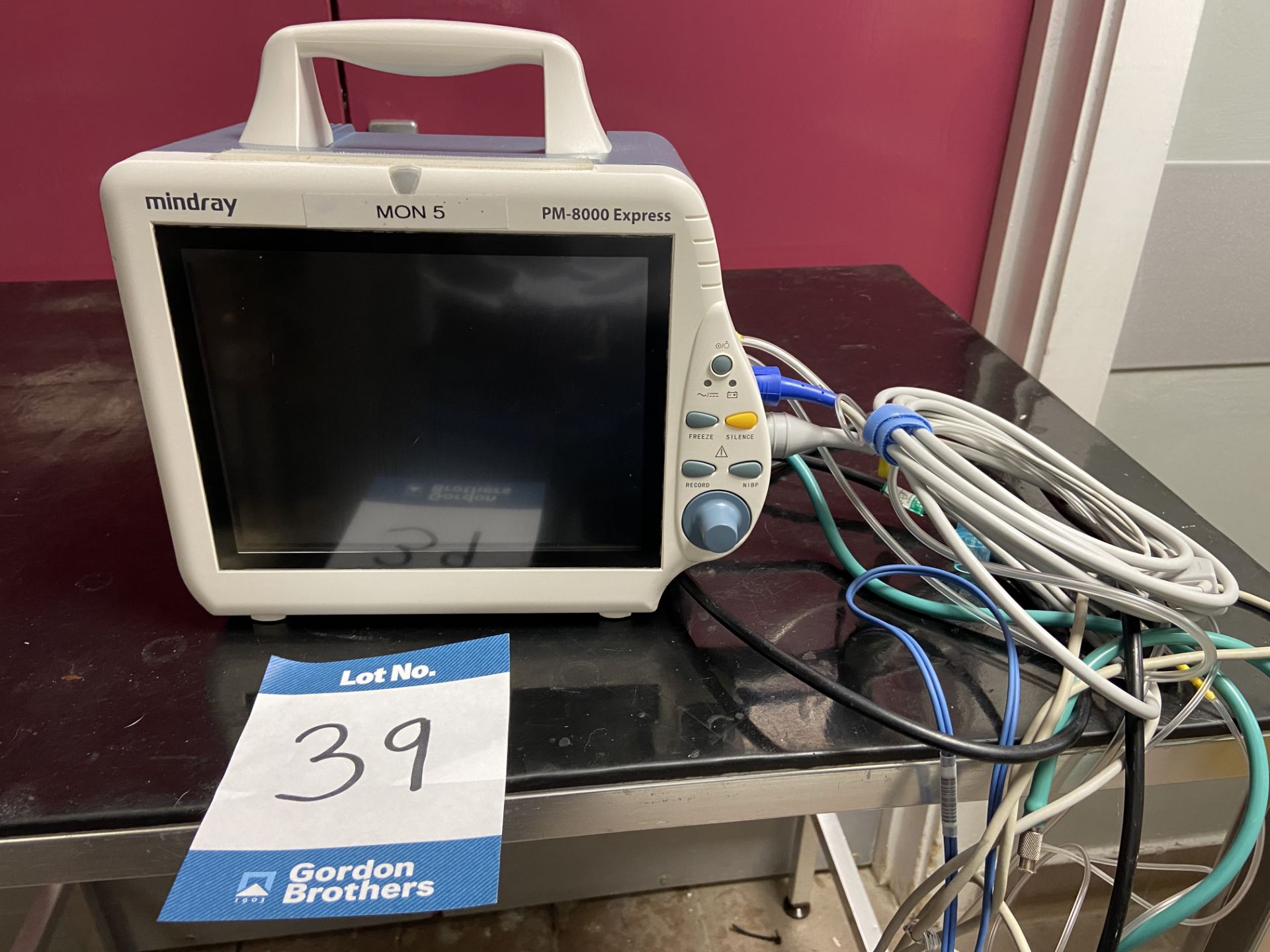 Mindray PM-8000 Express patient monitor. S/No. AA33158239 (2013) - In small Animal Clinic Hospital