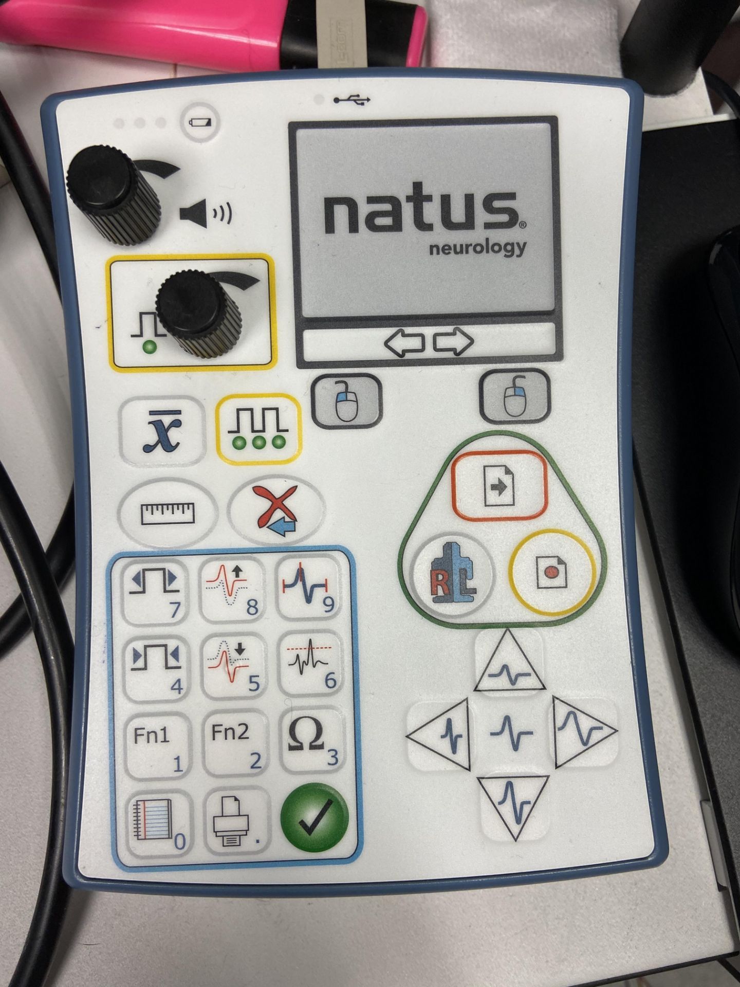 Natus neurology trolley mounted hearing test system with Nicolet AT2 amplifier and Telephonics TDH- - Image 2 of 4