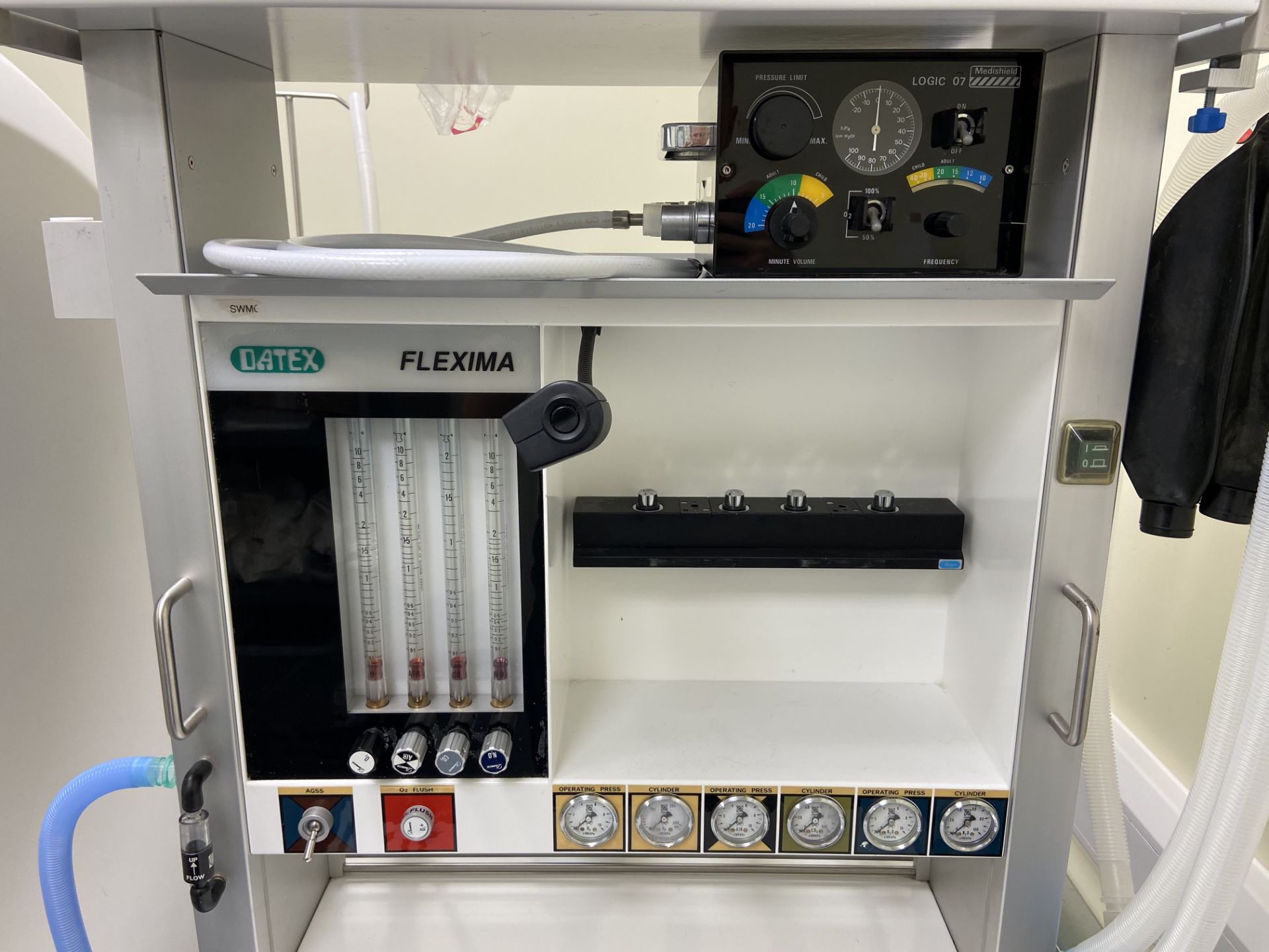 Datex Flexima anaesthesia trolley with Medshield logic 07 ventilator S/no. 924313 - in Cancer Centre - Image 2 of 2