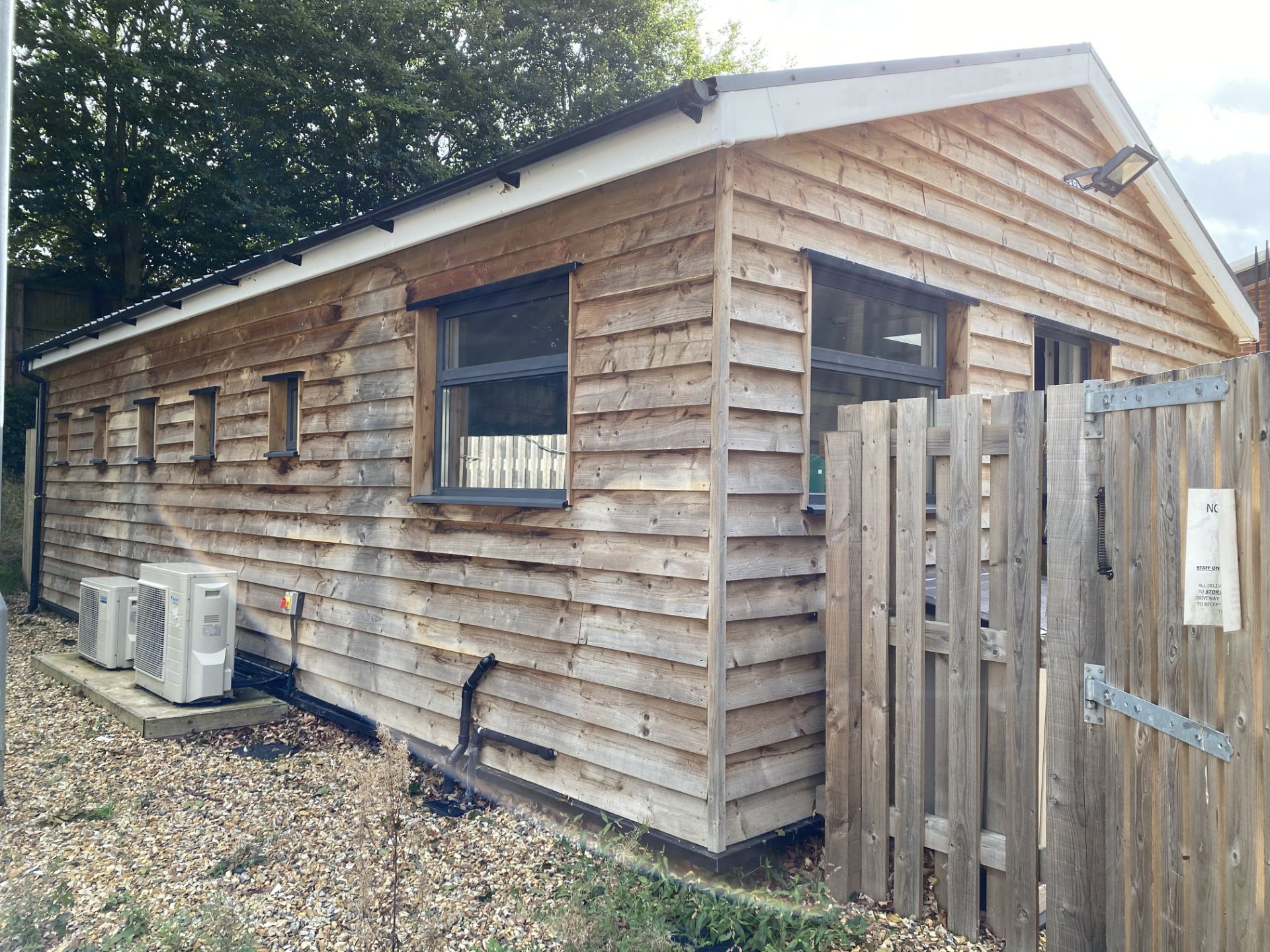 Timber construction purpose built kennel building, (approx. 30' x 18'), comprising 10 glazed door