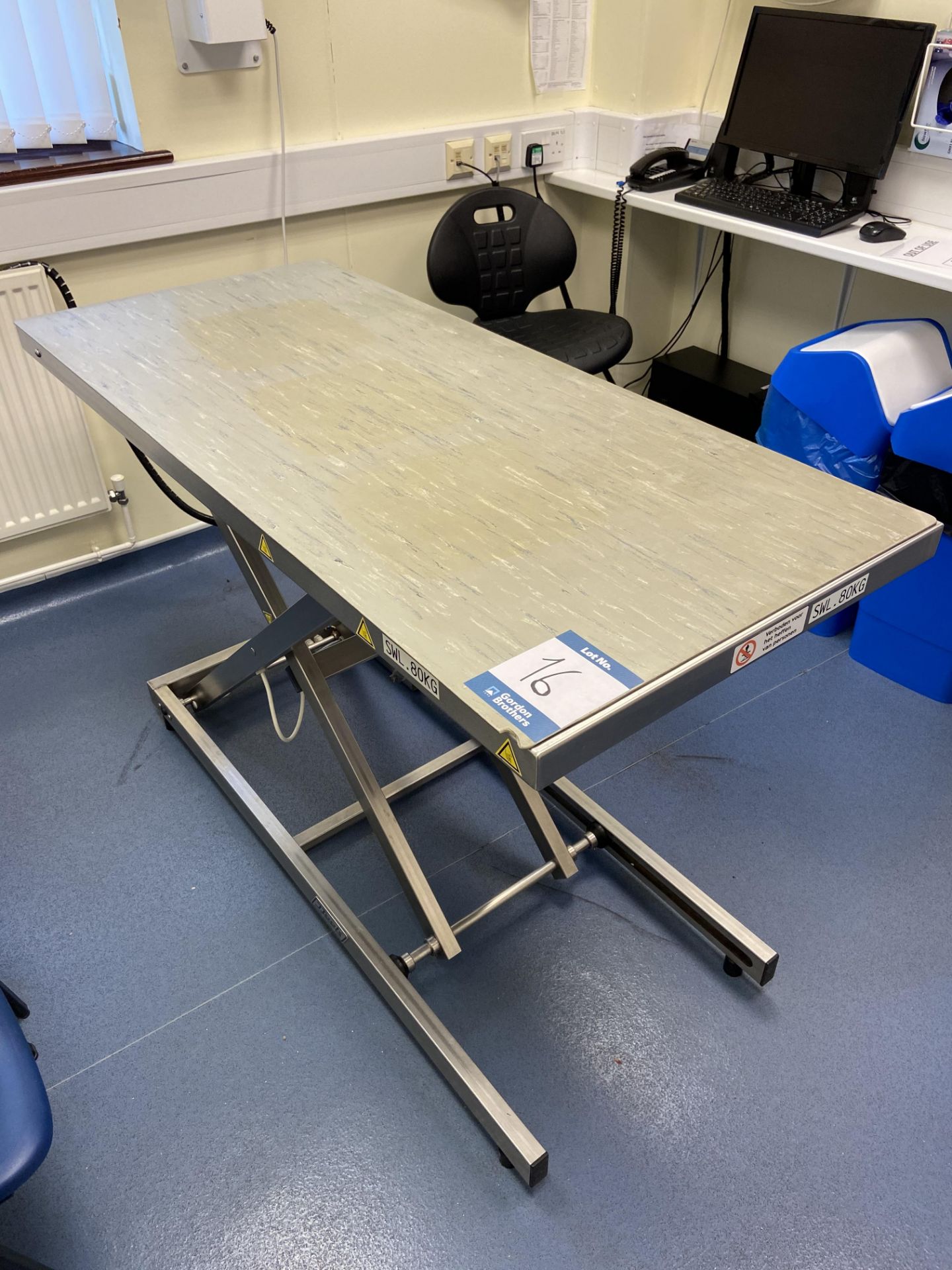 J Tools Scissor lift examination table, SWL 80 Kg, Type. J-T-II, (3) leather reception chairs, - Image 2 of 10